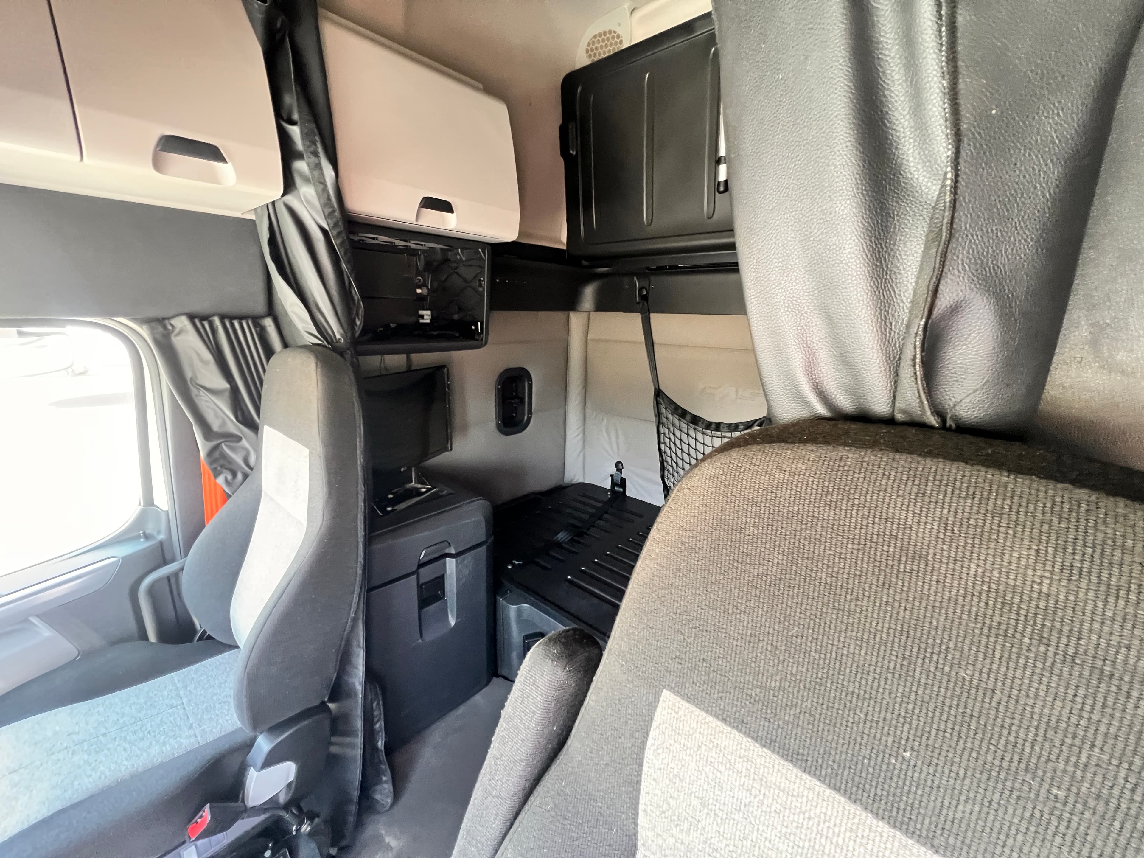 2022 Freightliner Cascadia 126