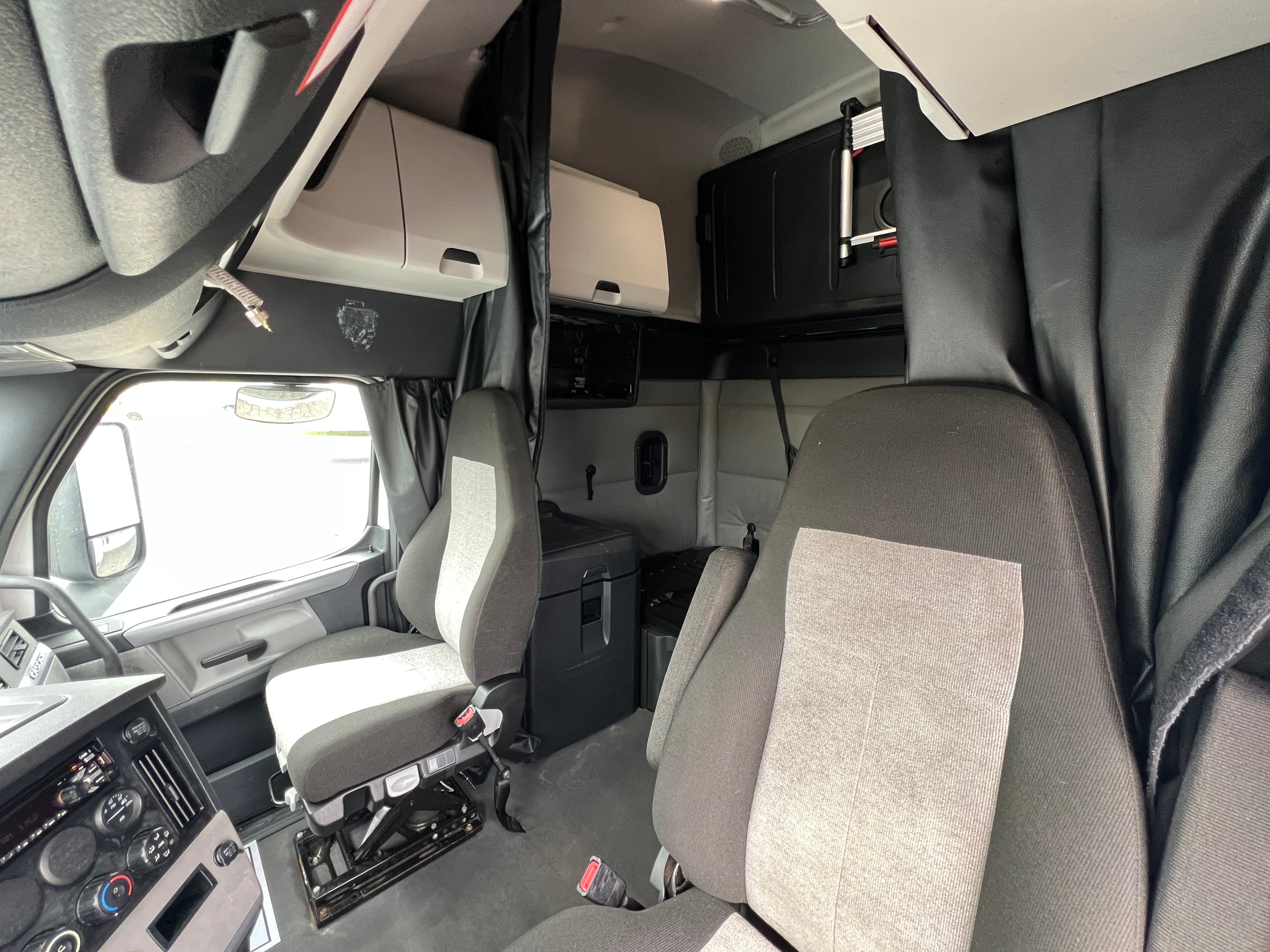 2022 Freightliner Cascadia 126