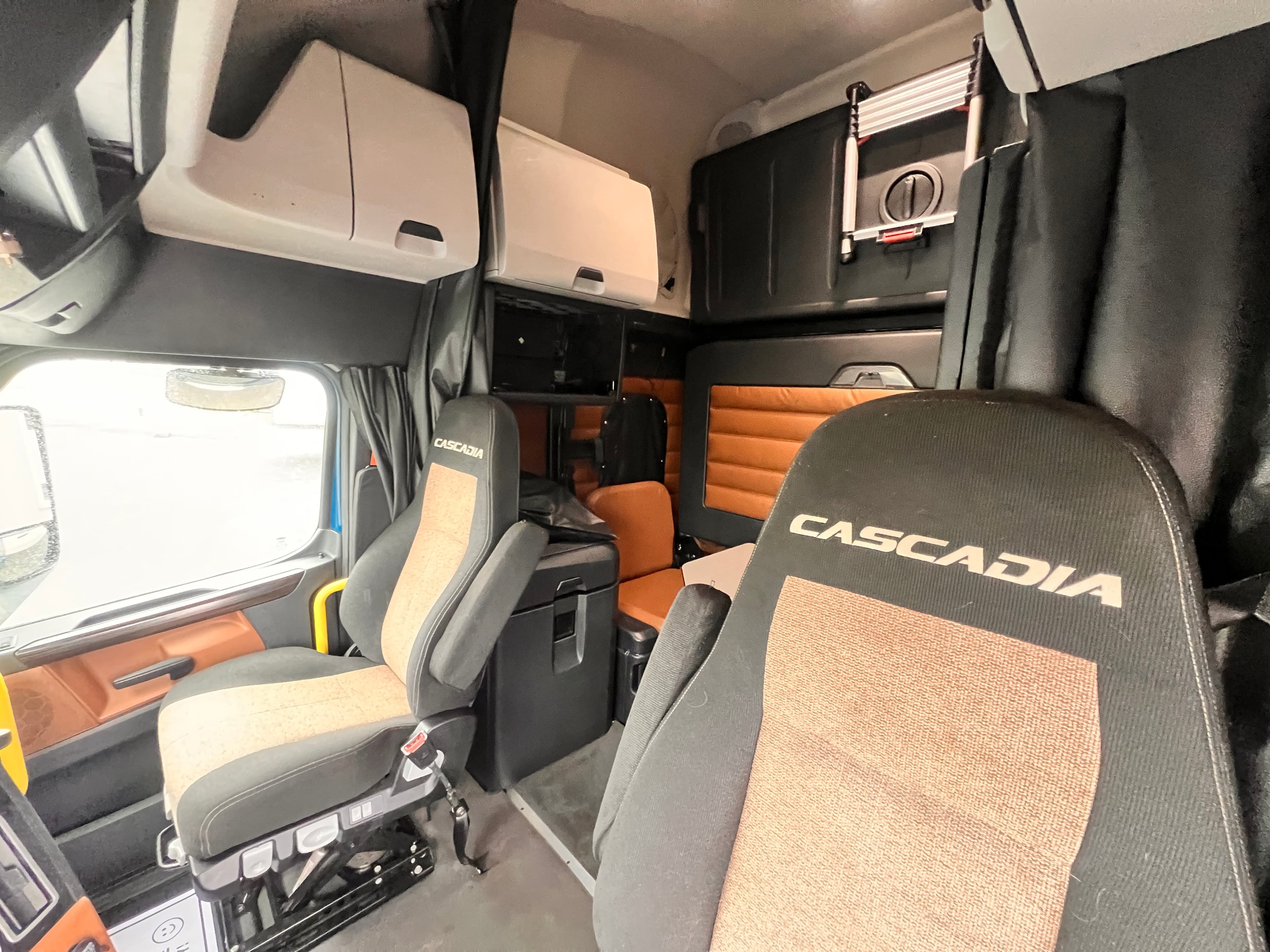 2020 Freightliner Cascadia 126