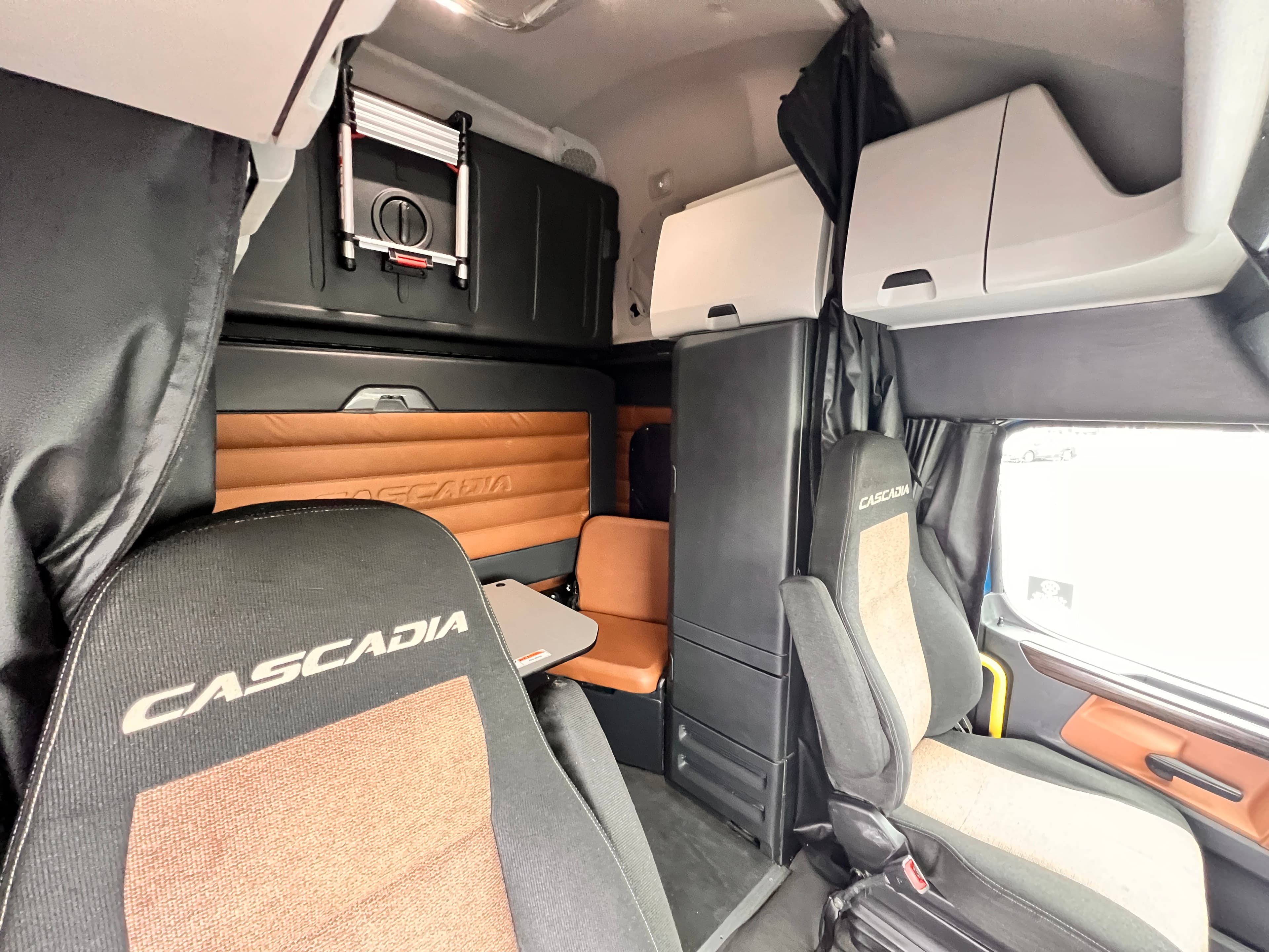 2020 Freightliner Cascadia 126