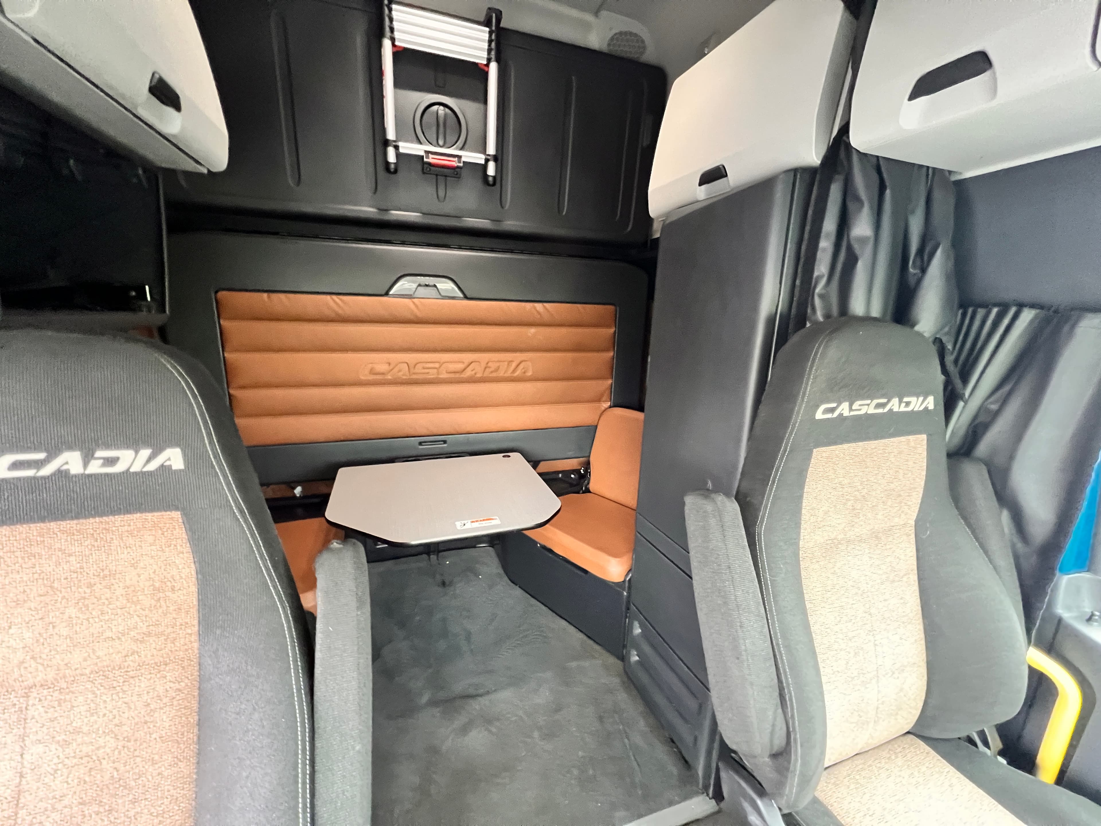 2020 Freightliner Cascadia 126