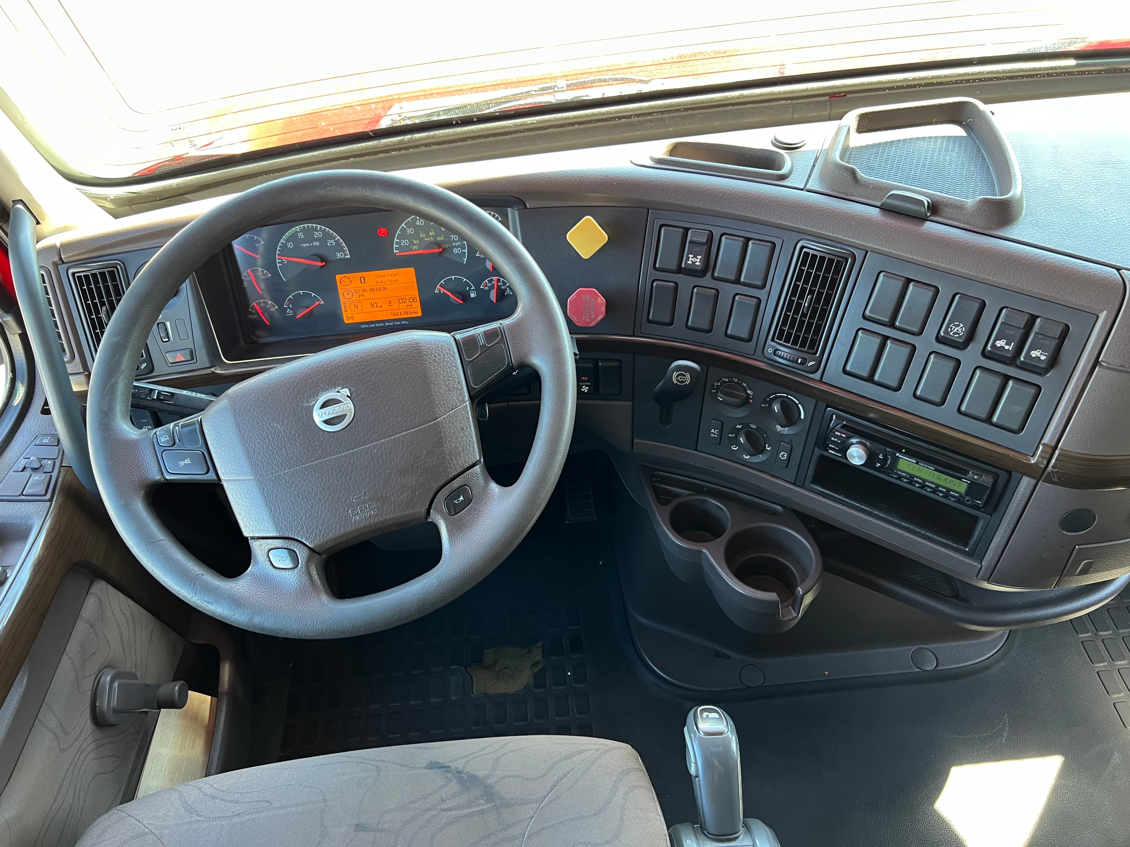 2015 Volvo VNL670