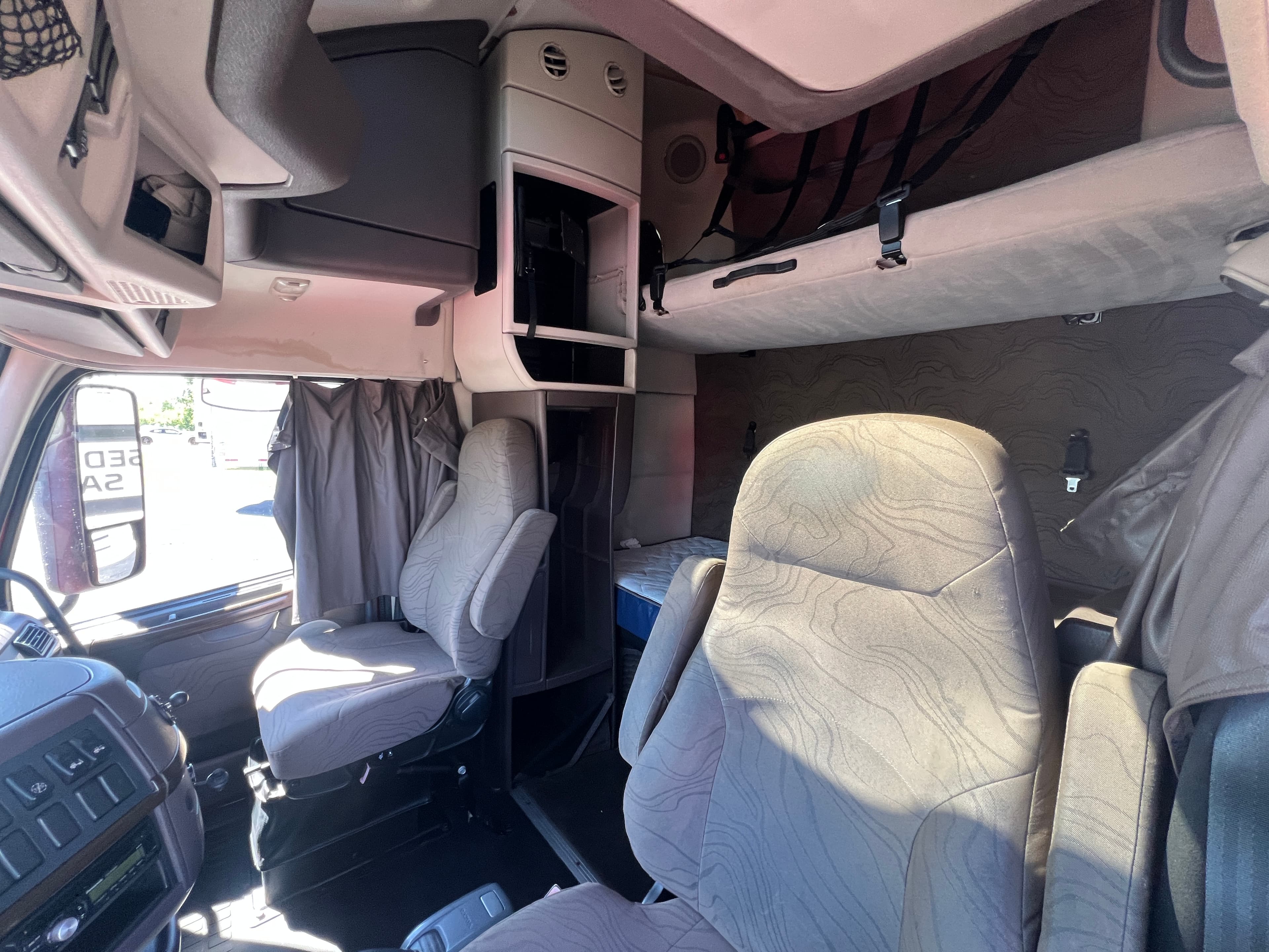 2015 Volvo VNL670