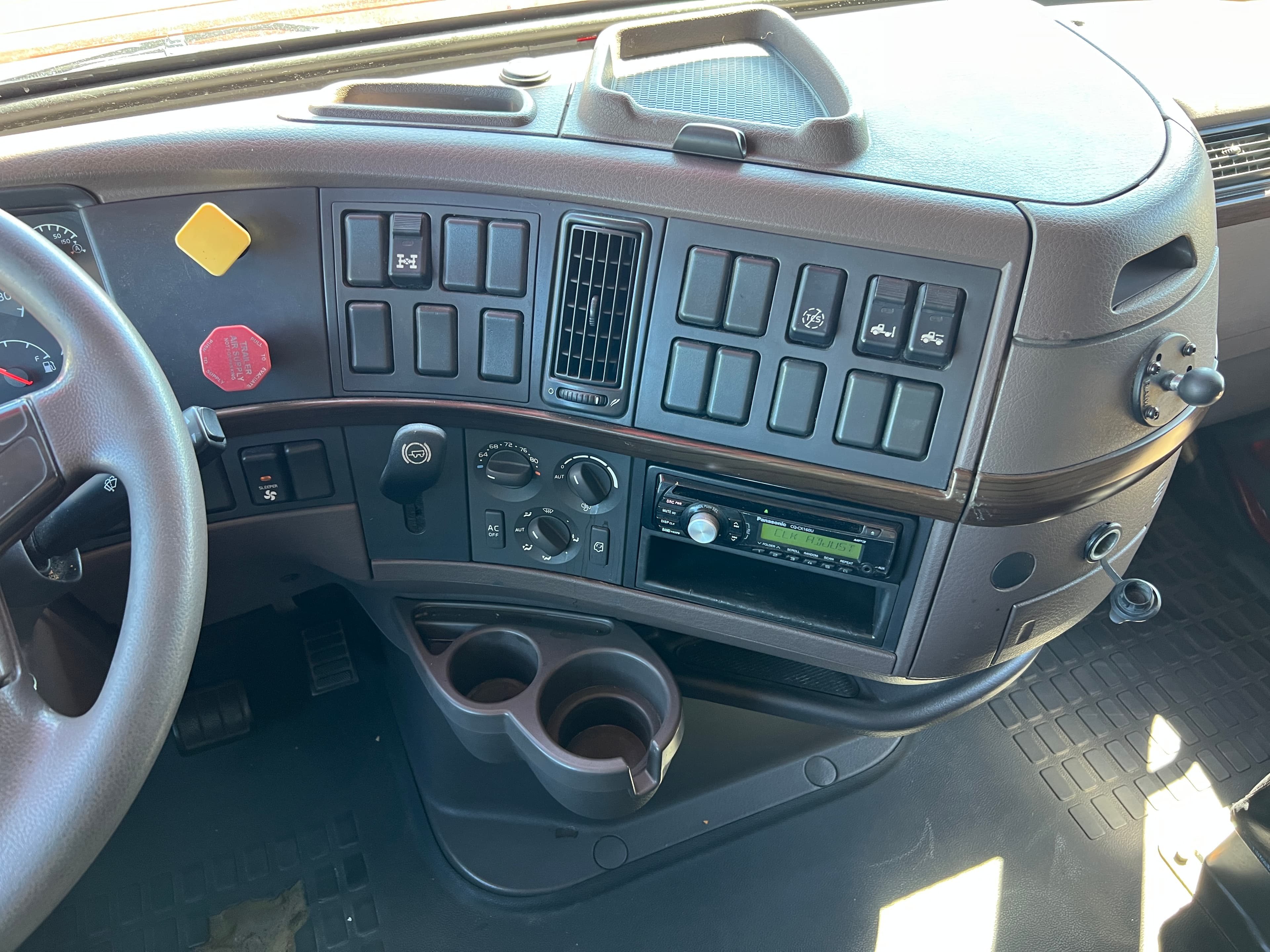 2015 Volvo VNL670