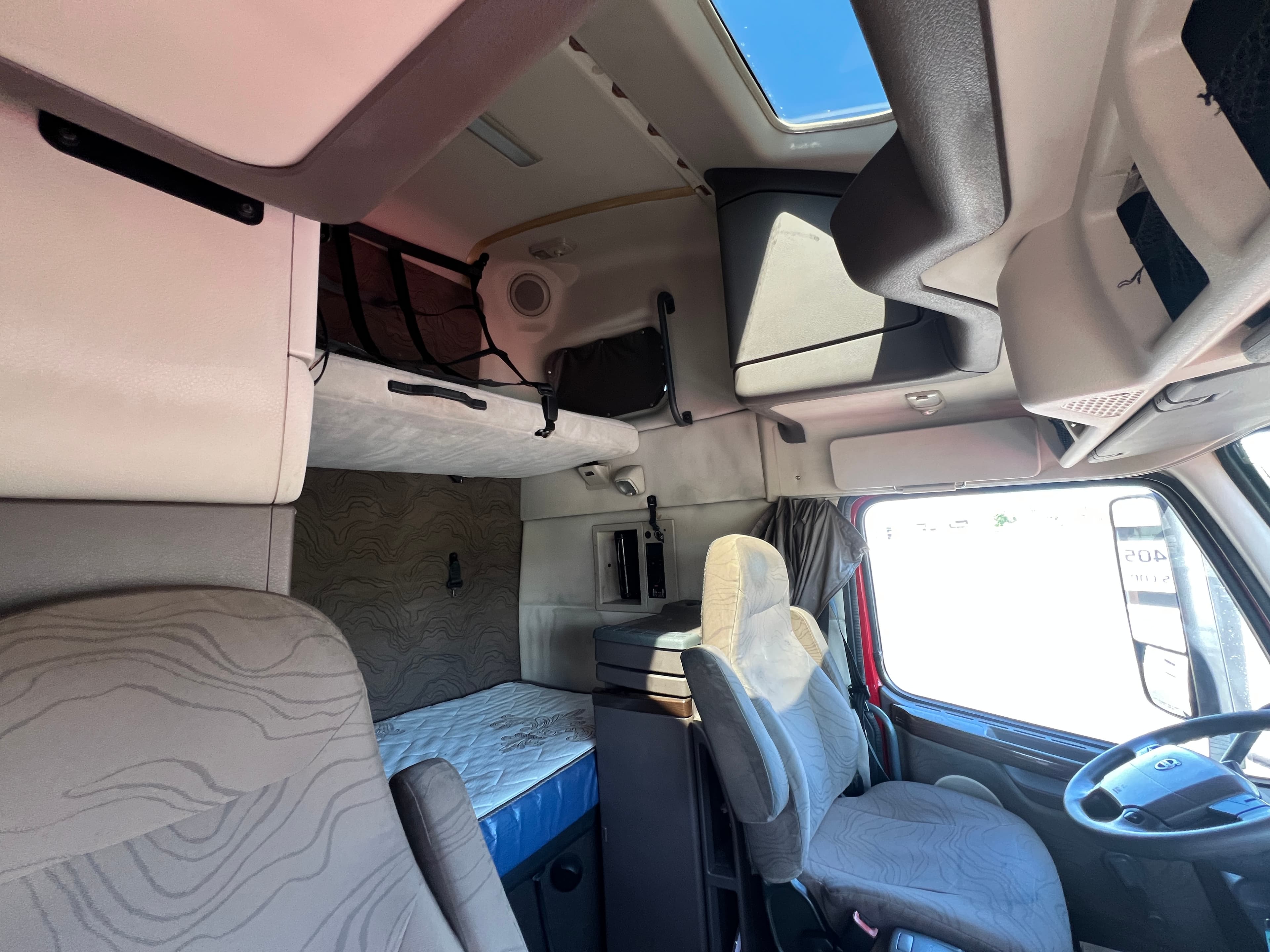 2015 Volvo VNL670