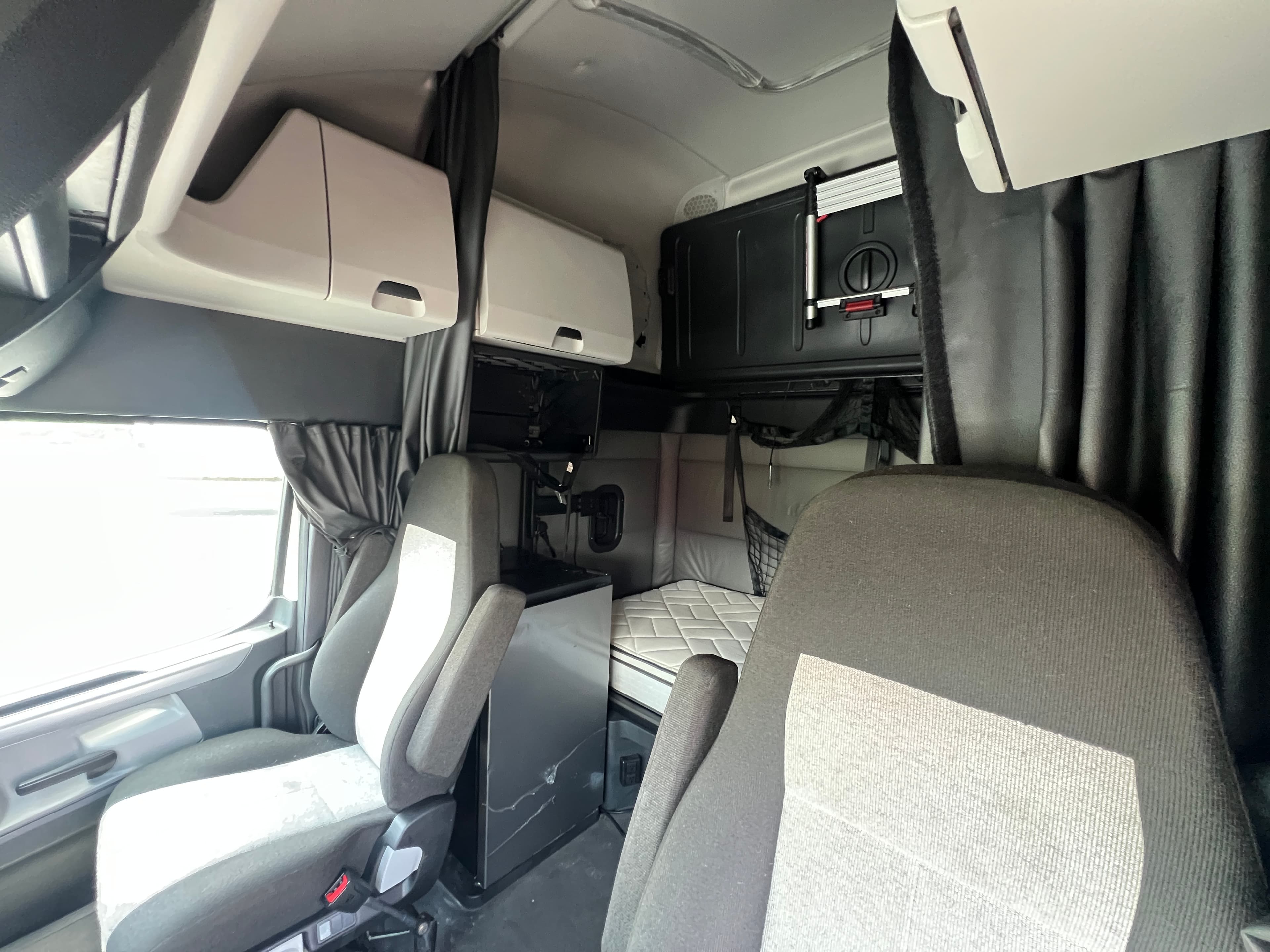 2022 Freightliner Cascadia 126