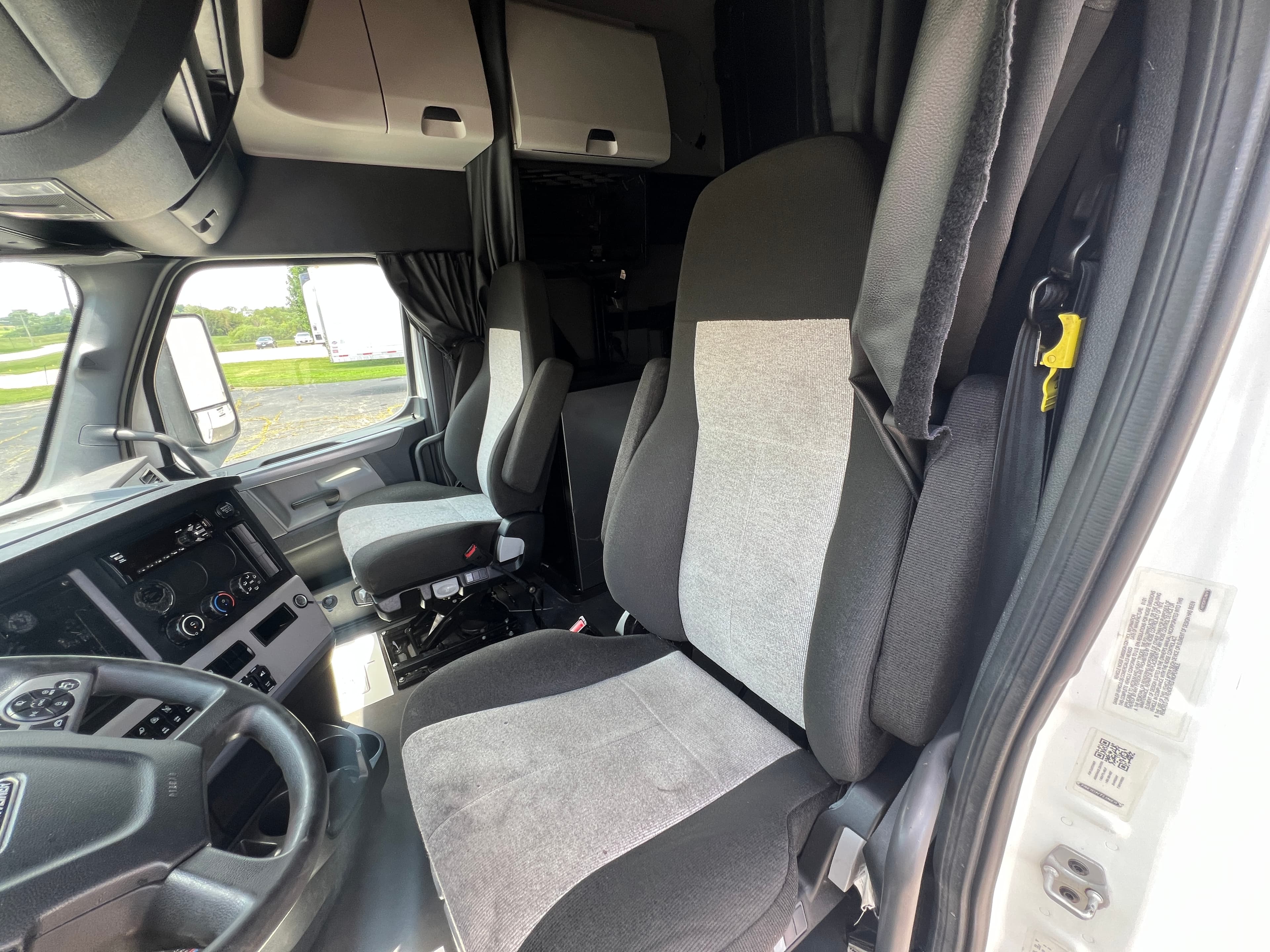 2022 Freightliner Cascadia 126