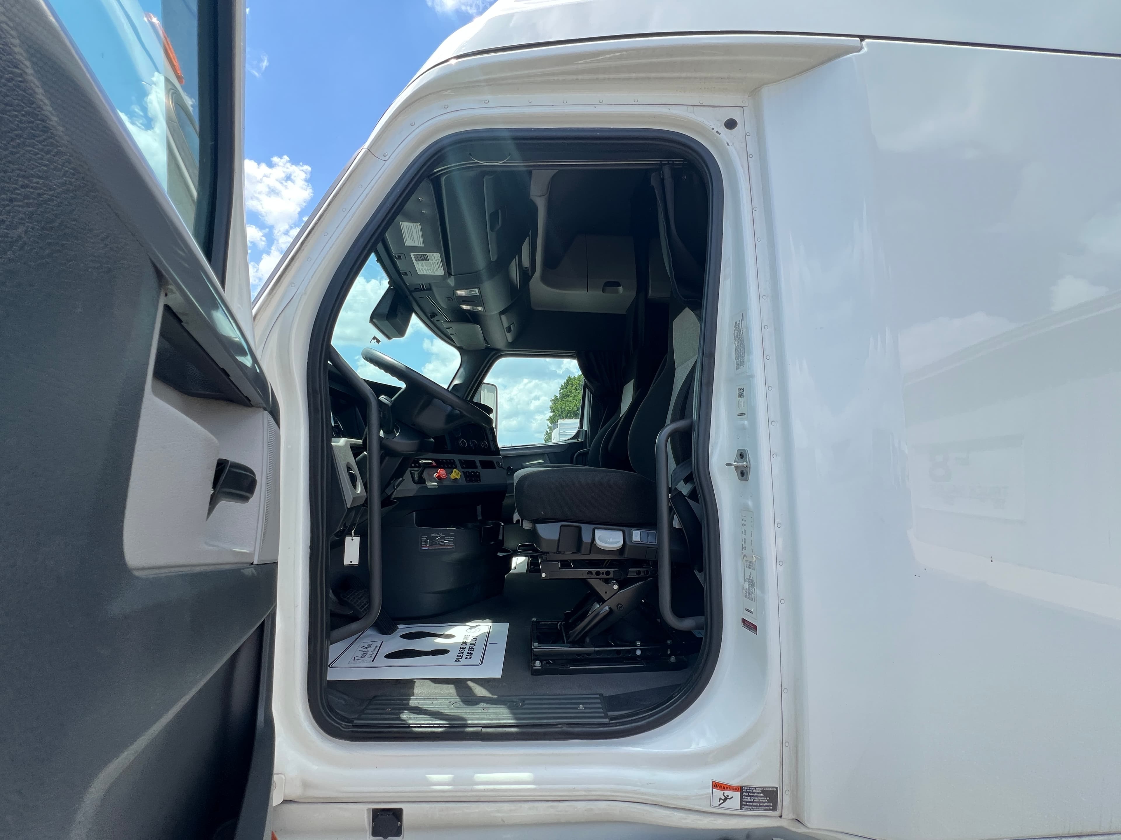 2022 Freightliner Cascadia 126
