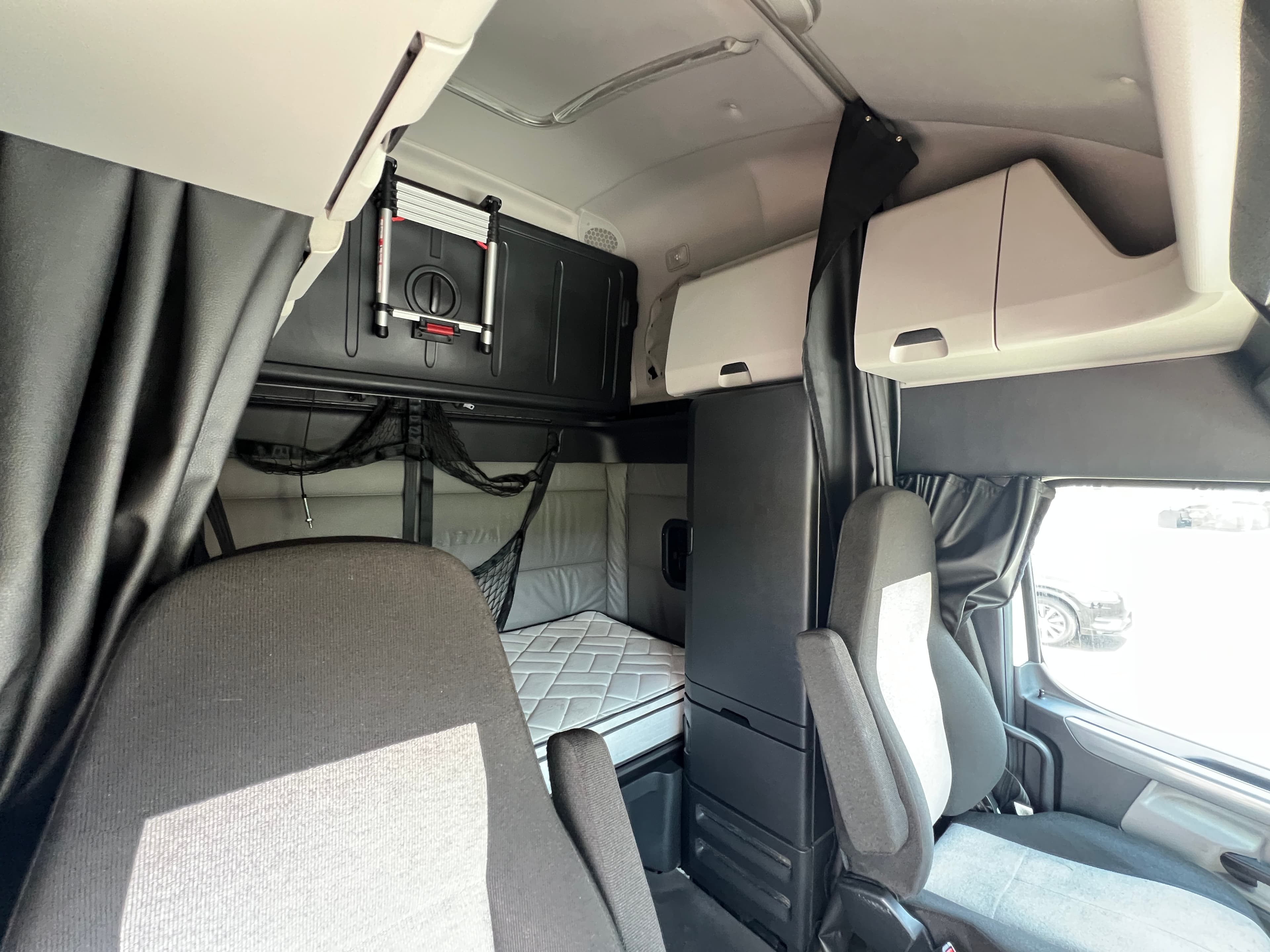 2022 Freightliner Cascadia 126