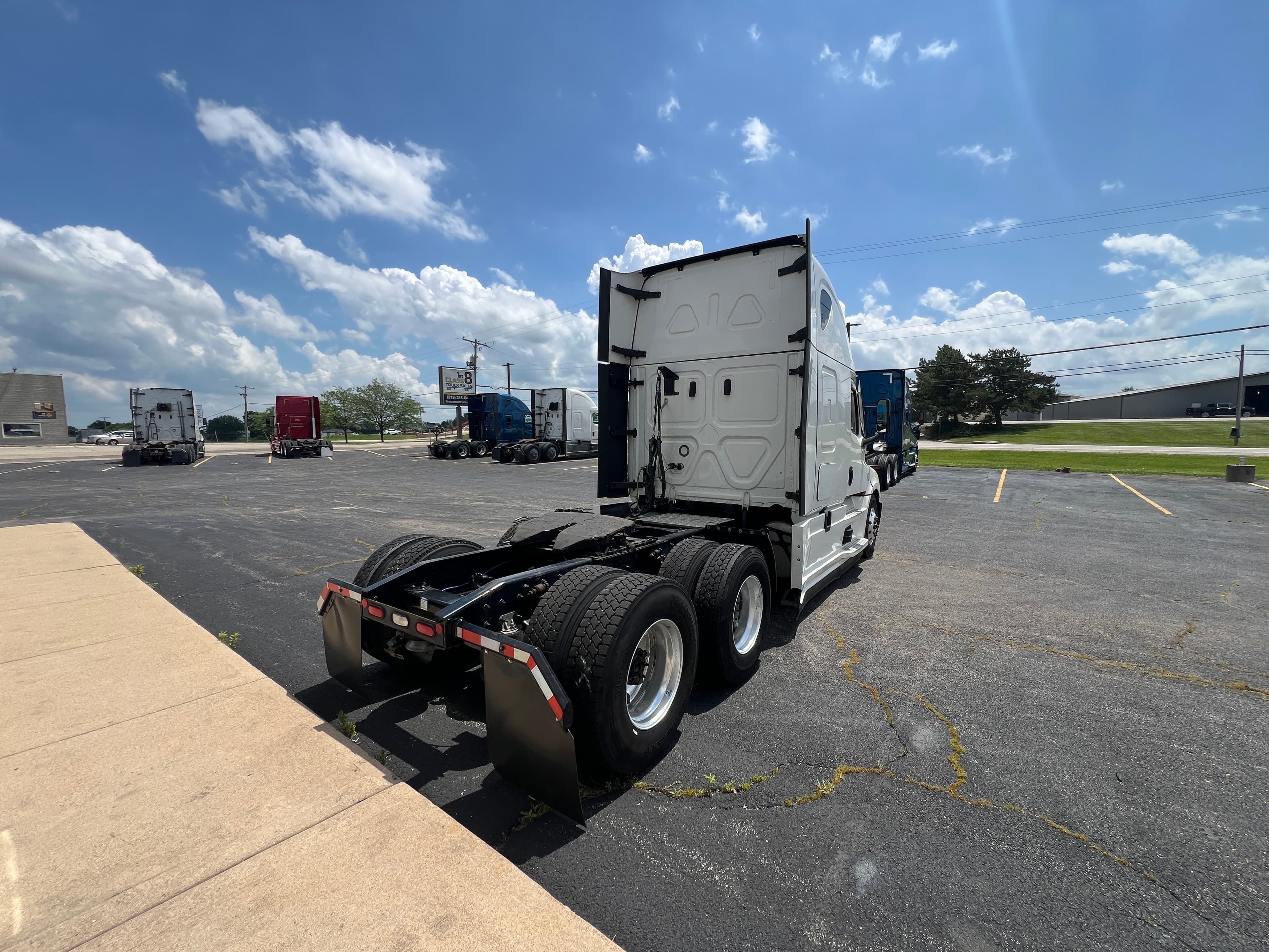 2022 Freightliner Cascadia 126