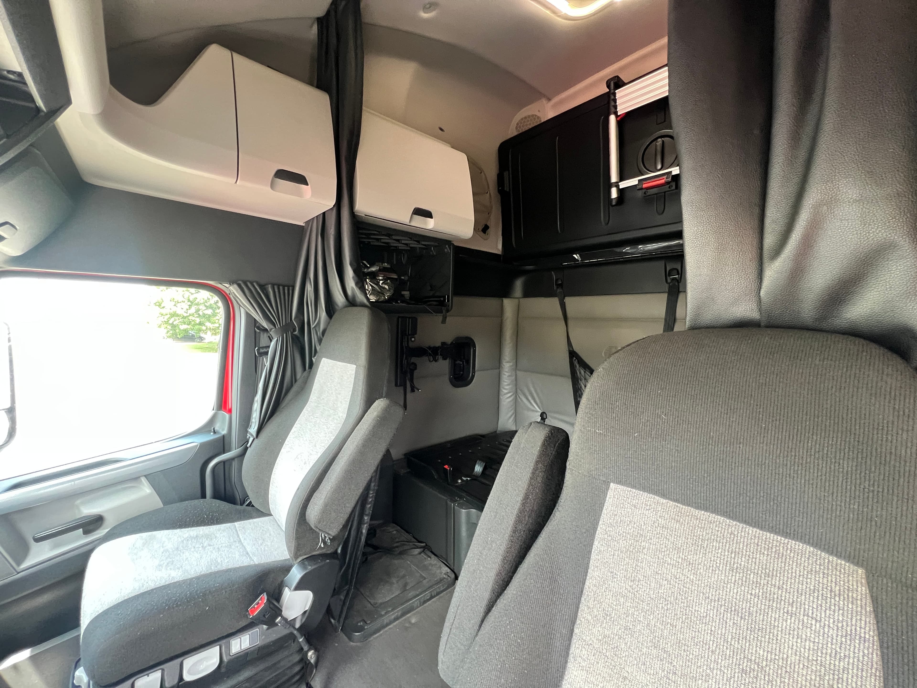 2022 Freightliner Cascadia 126