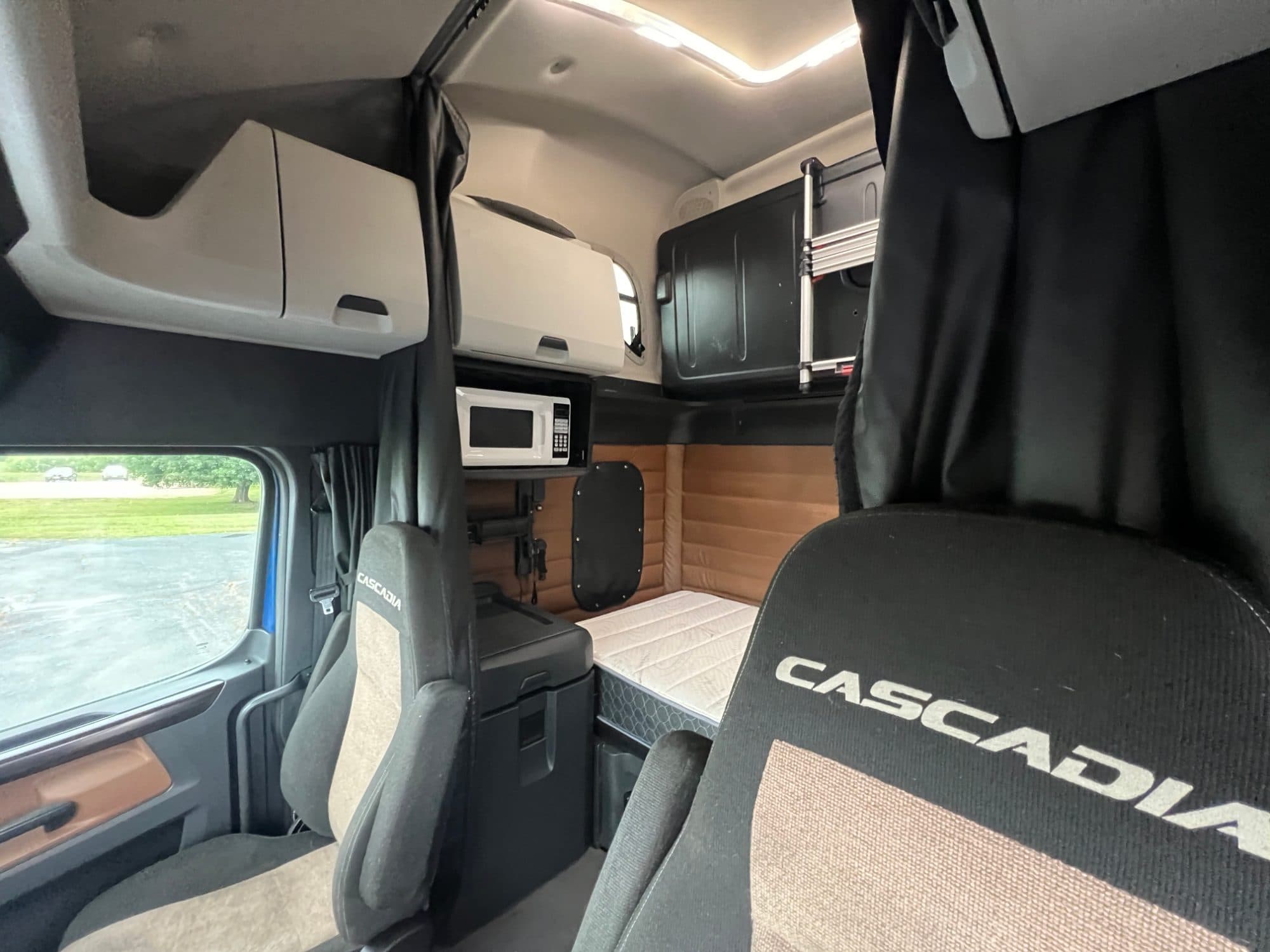 2022 Freightliner Cascadia 126