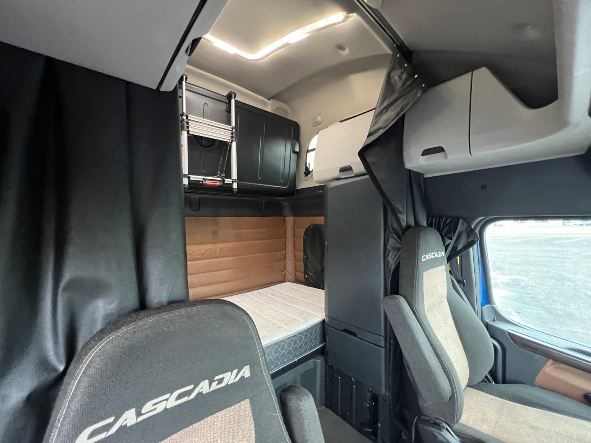 2022 Freightliner Cascadia 126