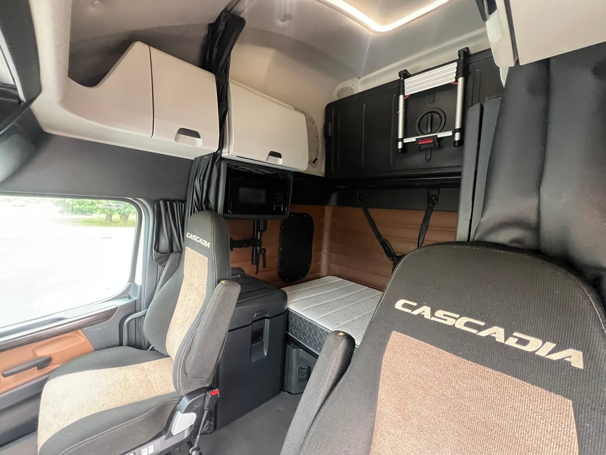 2022 Freightliner Cascadia 126