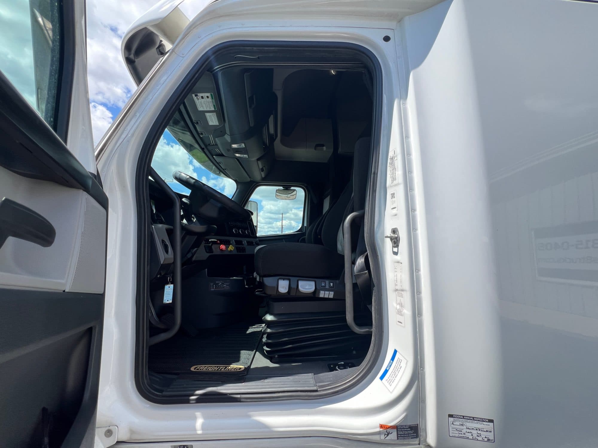2023 Freightliner Cascadia 126