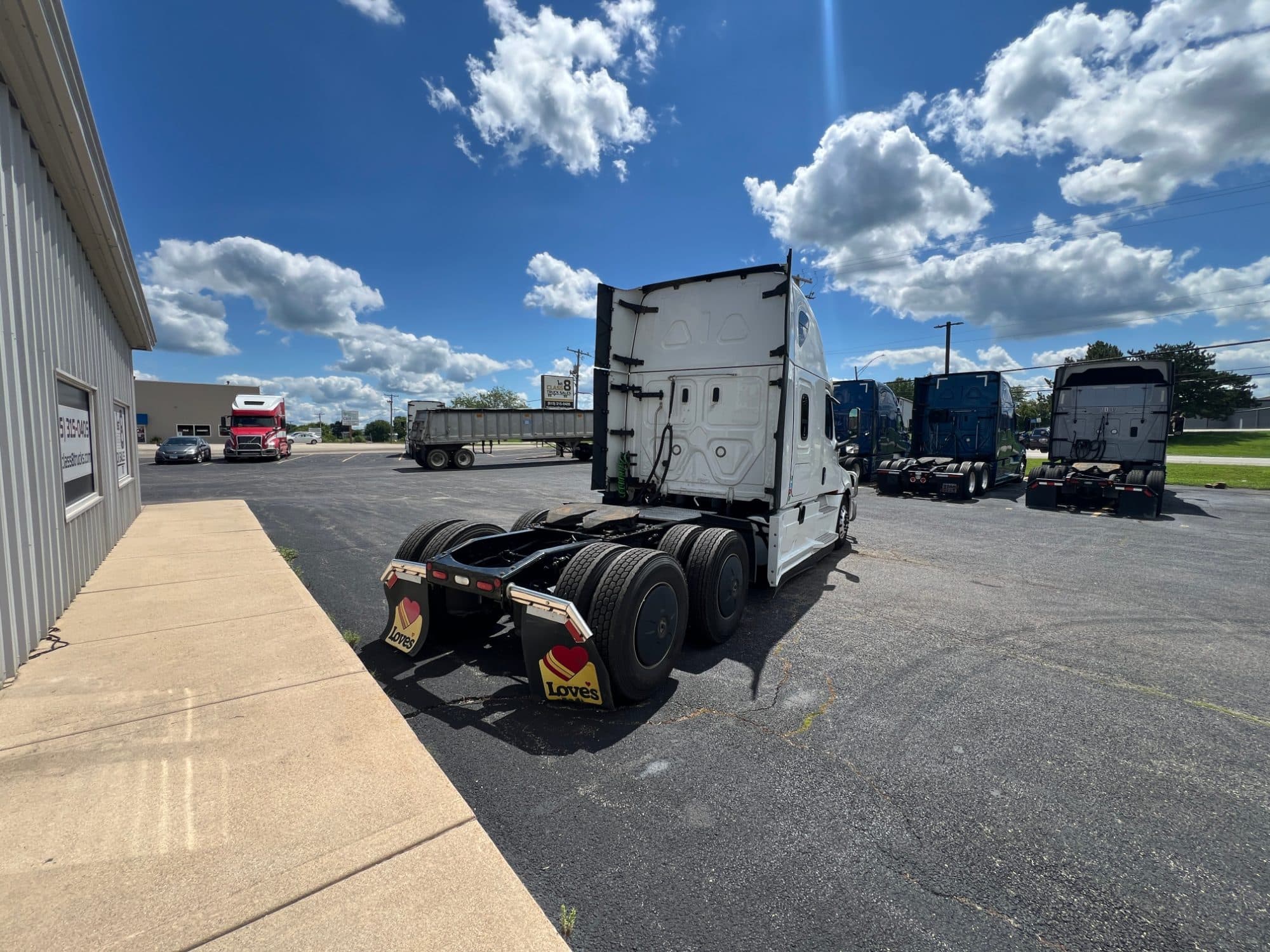 2023 Freightliner Cascadia 126