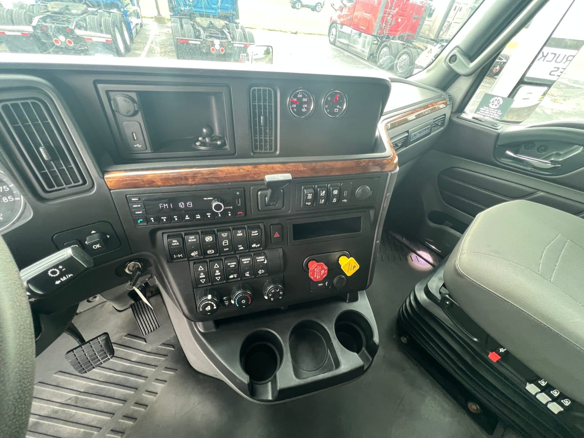 2021 International LT625