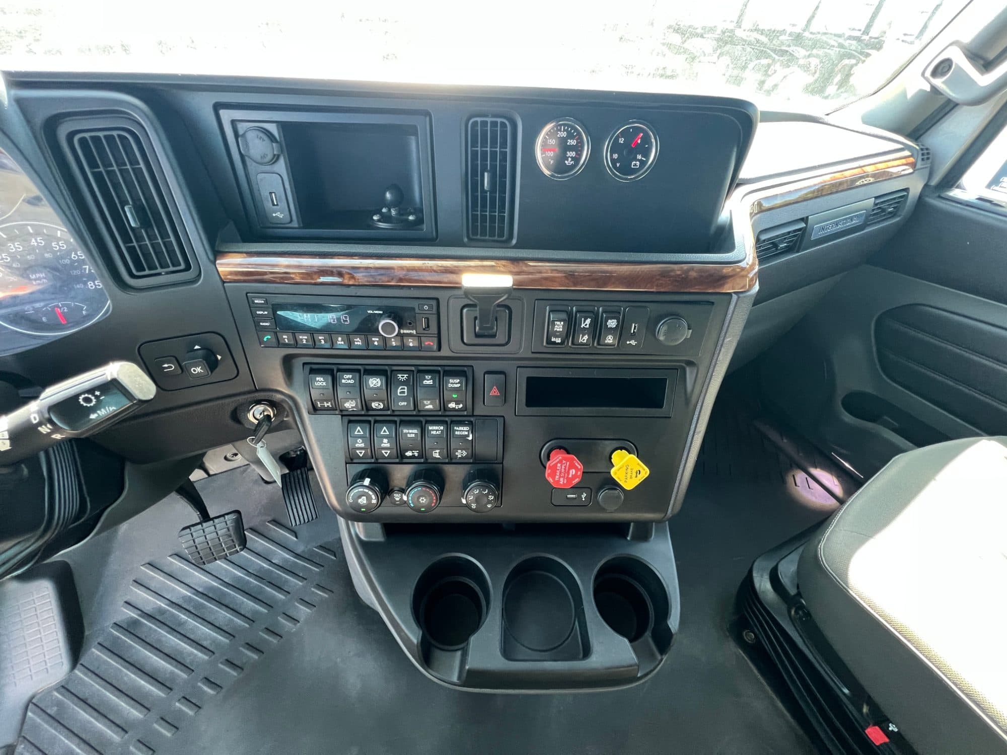 2021 International LT625