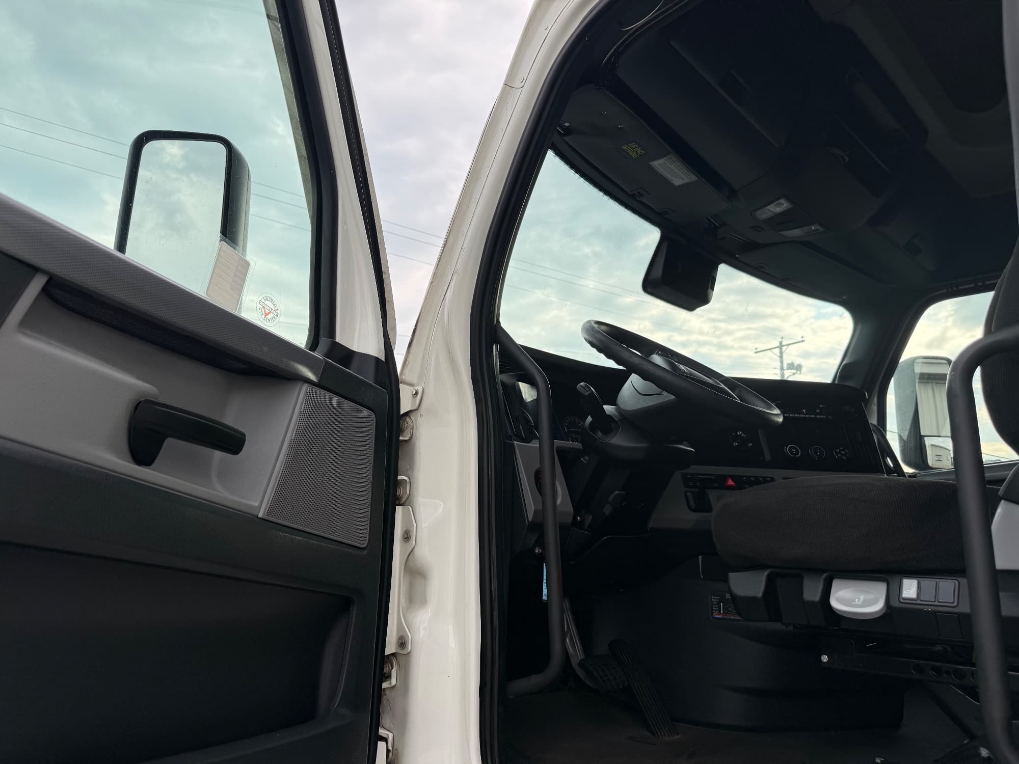 2022 Freightliner Cascadia 126