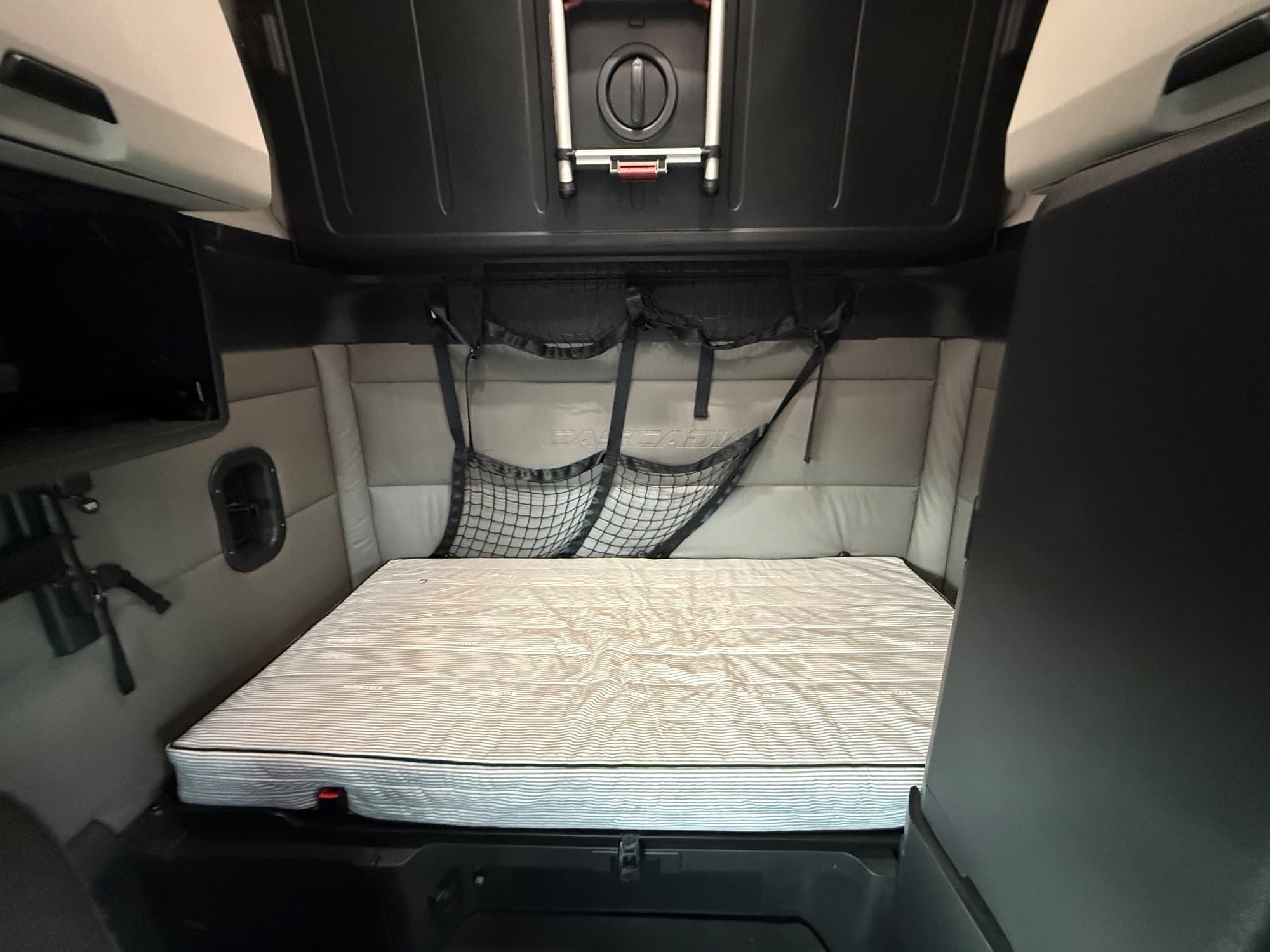 2022 Freightliner Cascadia 126