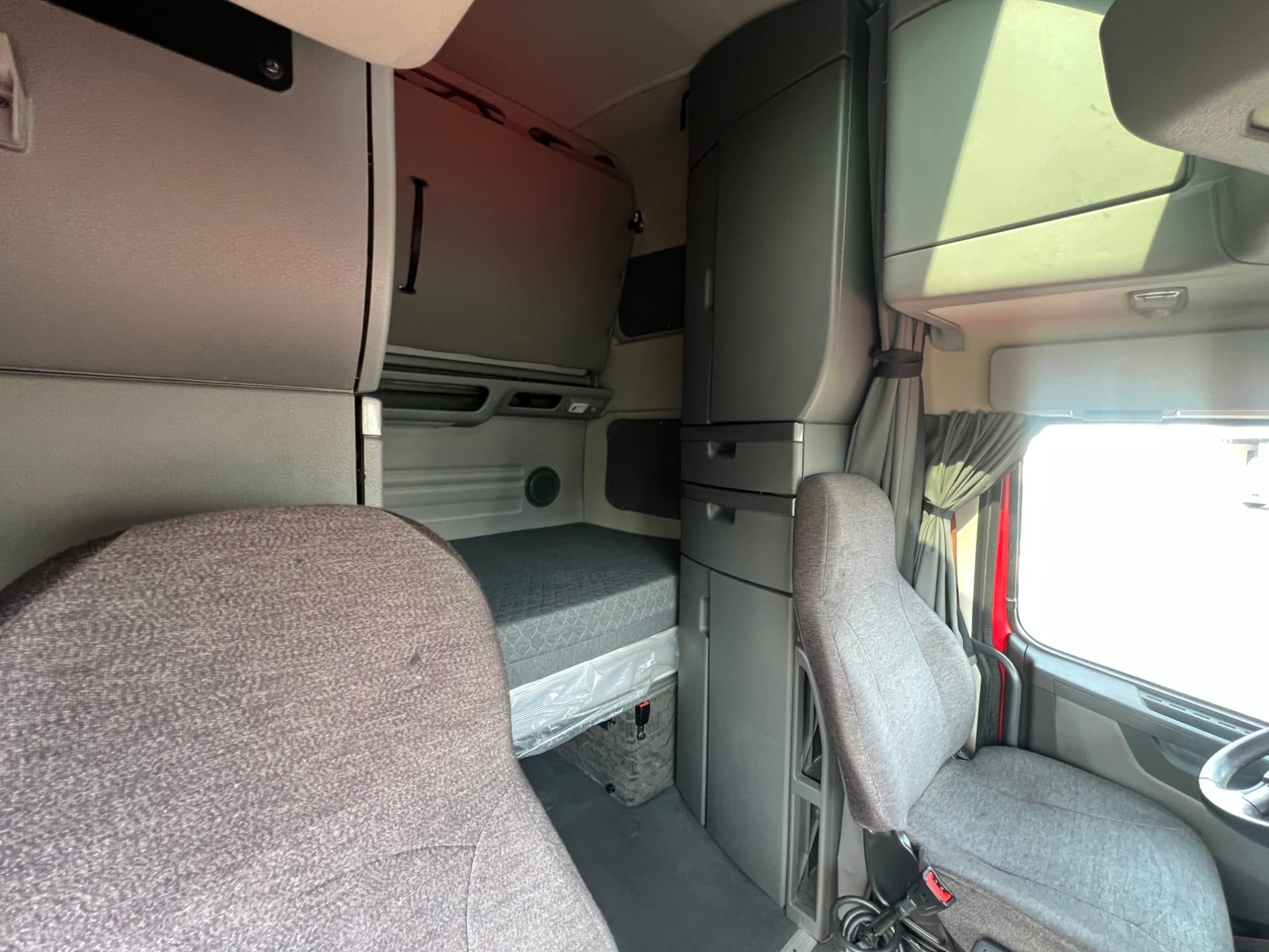 2022 Volvo VNL860
