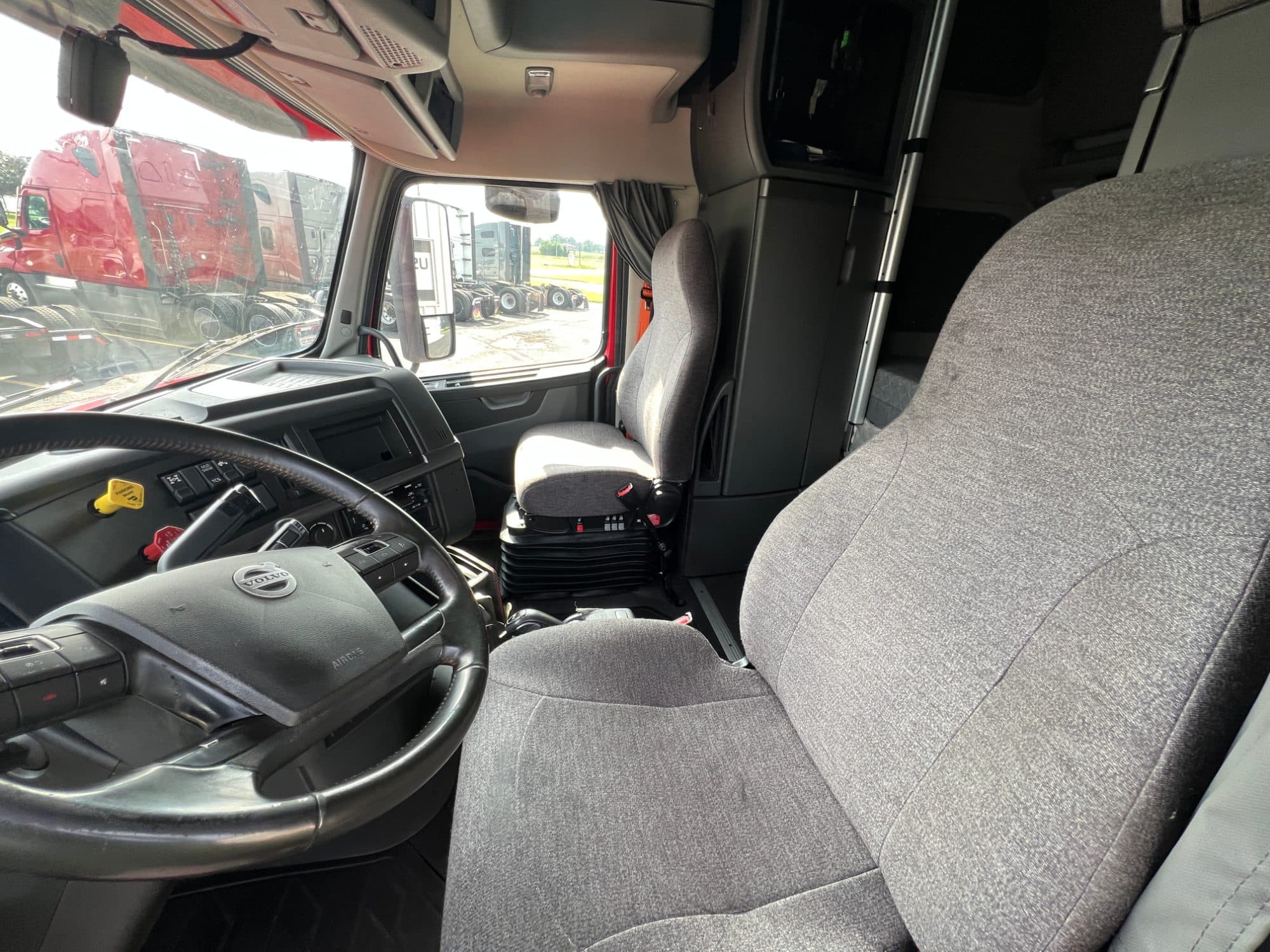 2022 Volvo VNL860