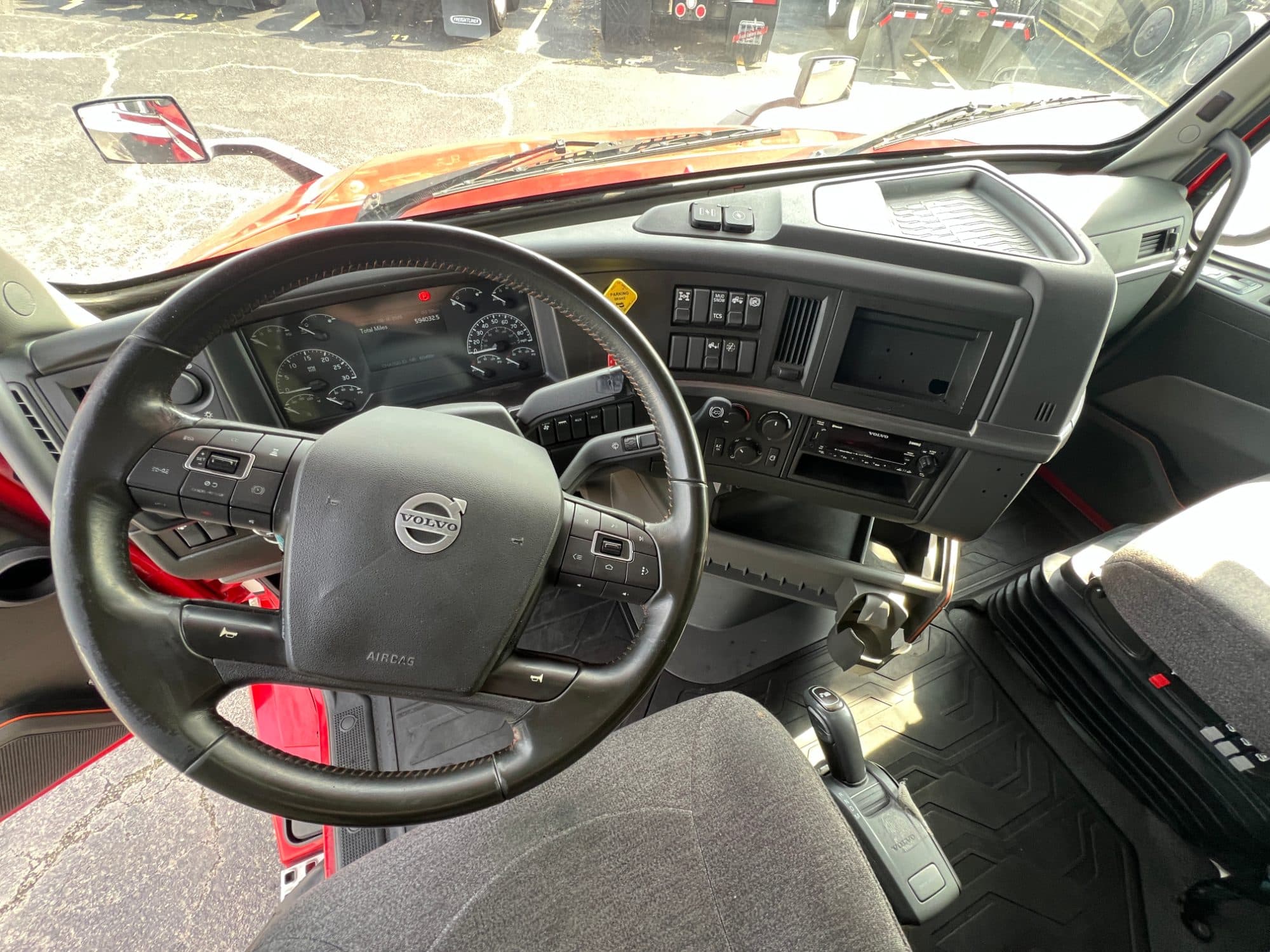 2022 Volvo VNL860