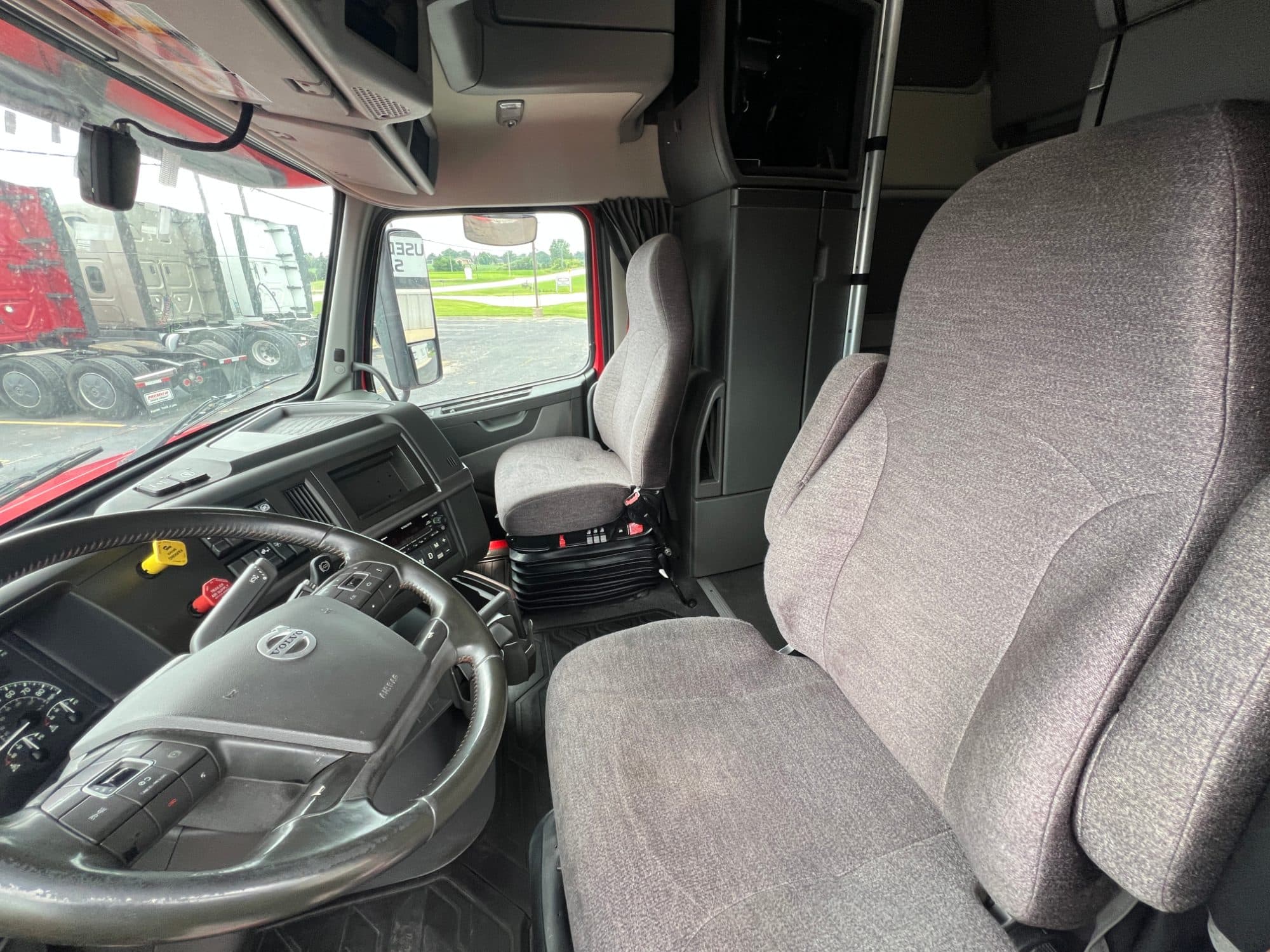 2022 Volvo VNL860