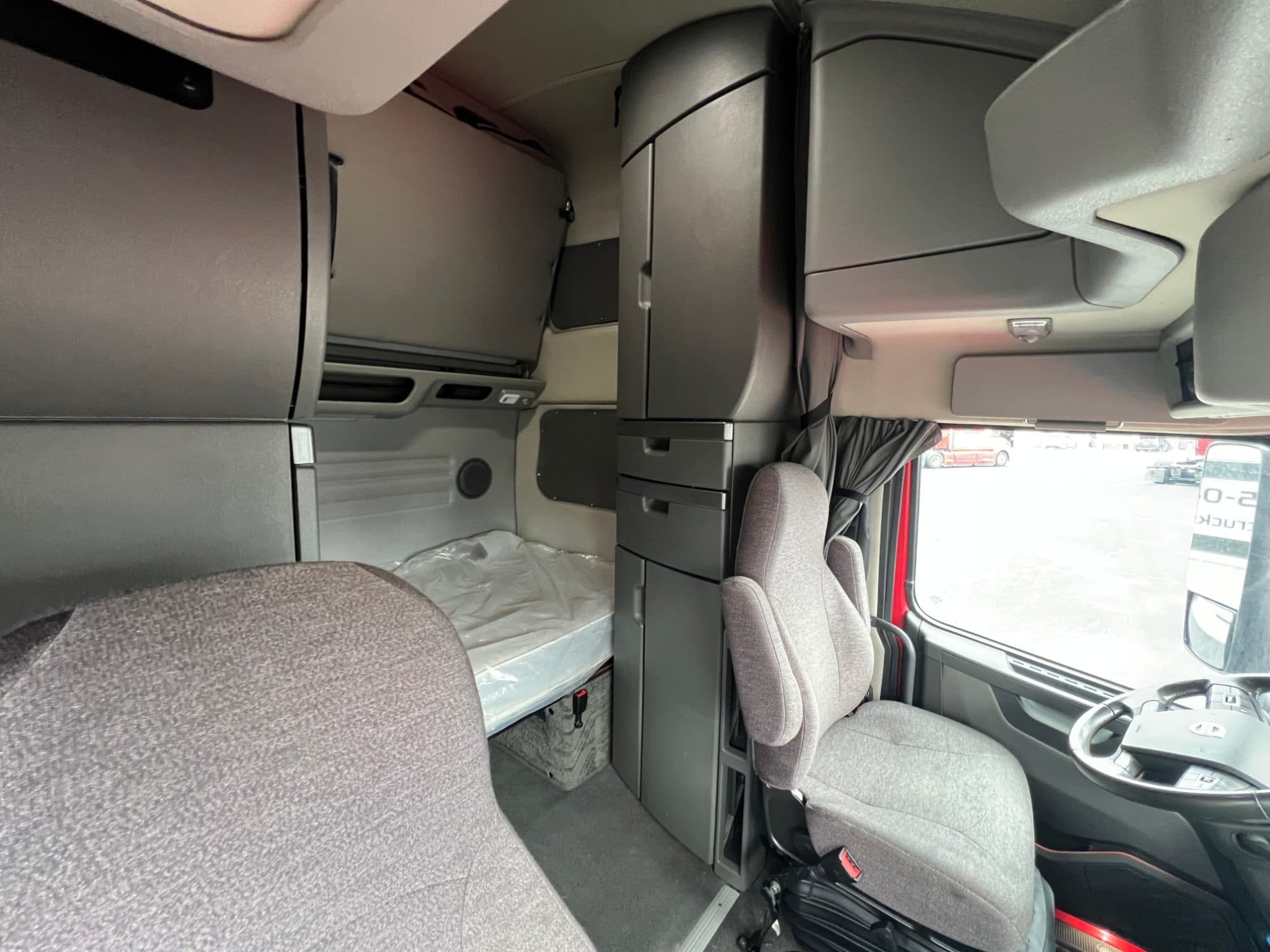 2022 Volvo VNL860