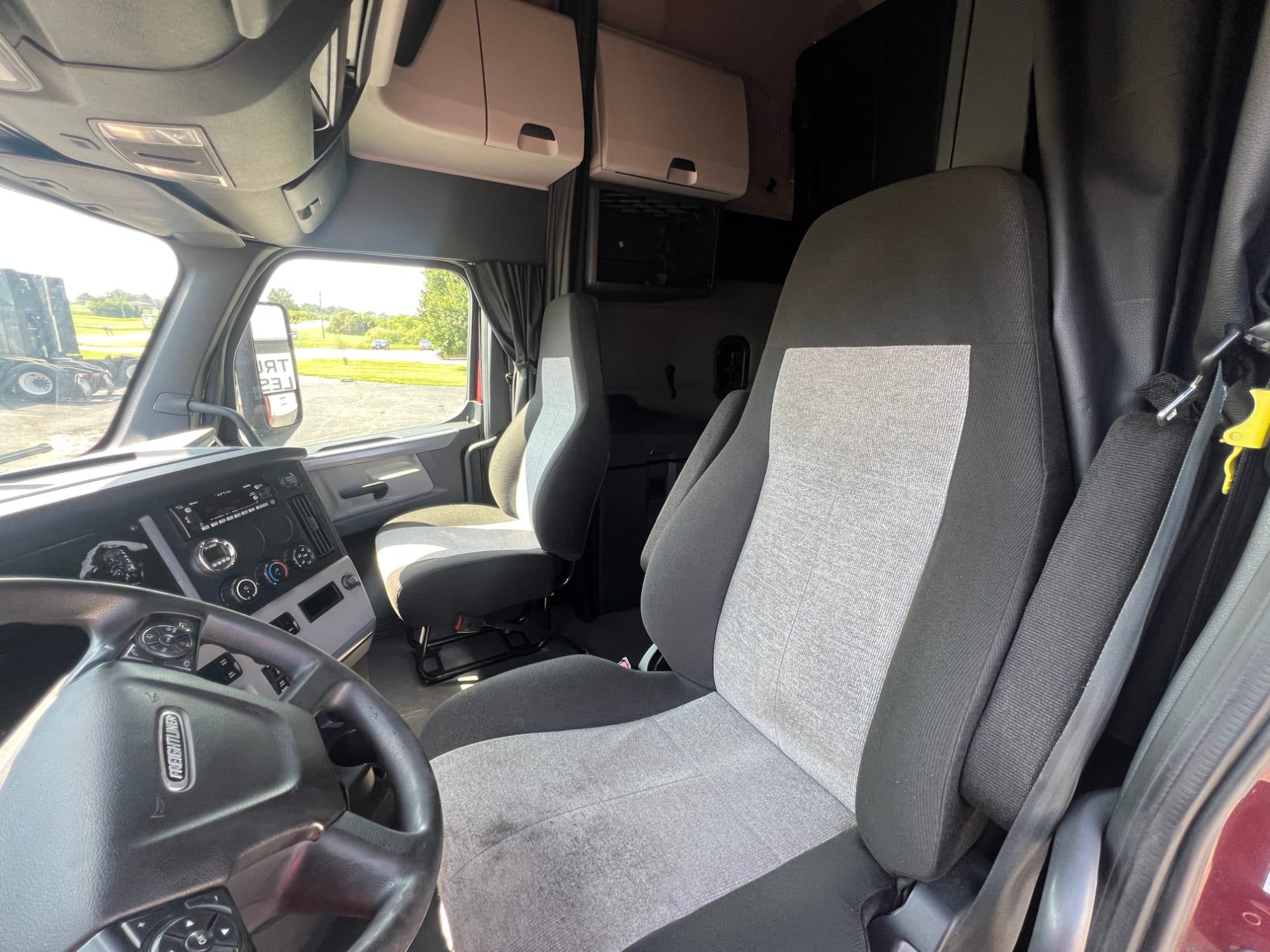 2021 Freightliner Cascadia 126