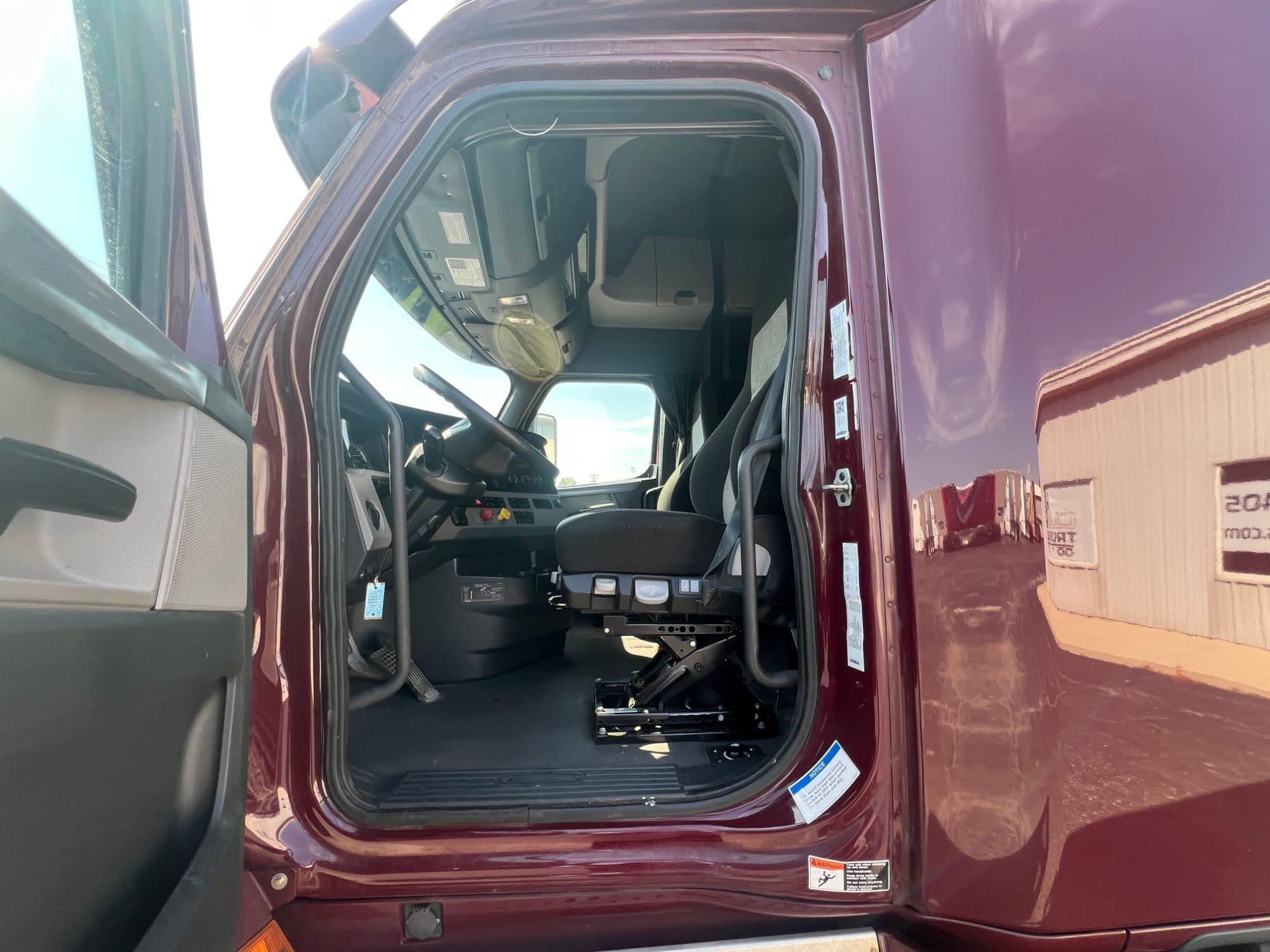 2021 Freightliner Cascadia 126