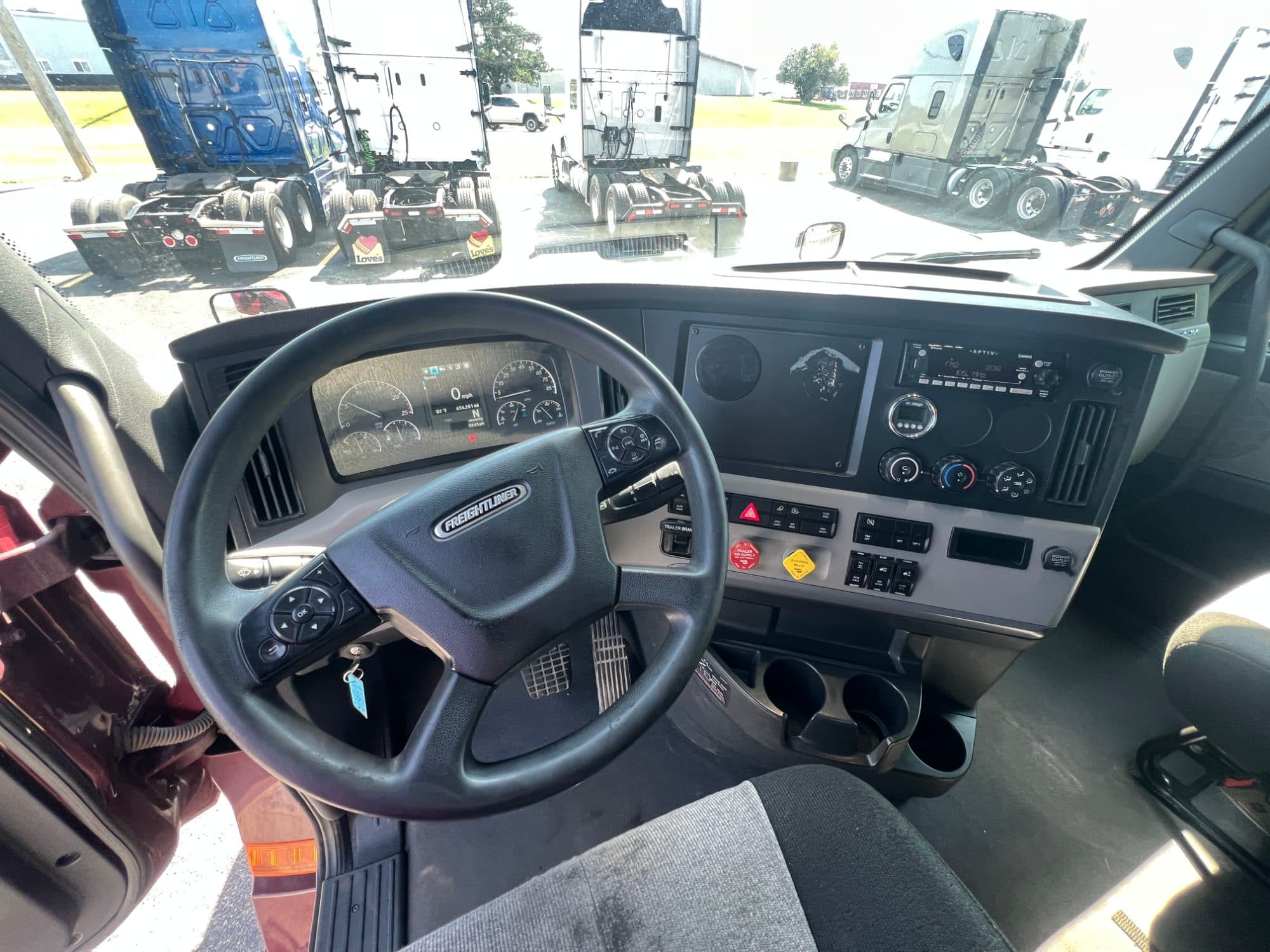 2021 Freightliner Cascadia 126