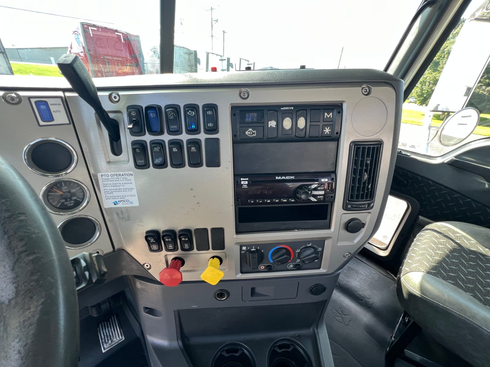 2015 Mack Pinnacle