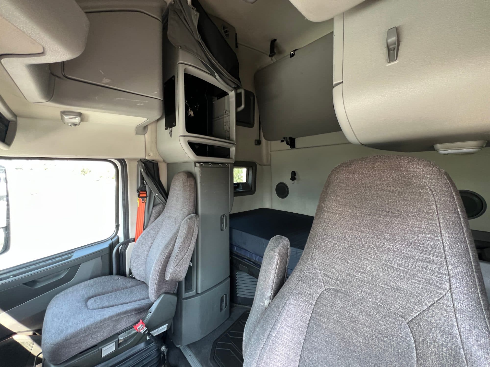 2020 Volvo VNL760