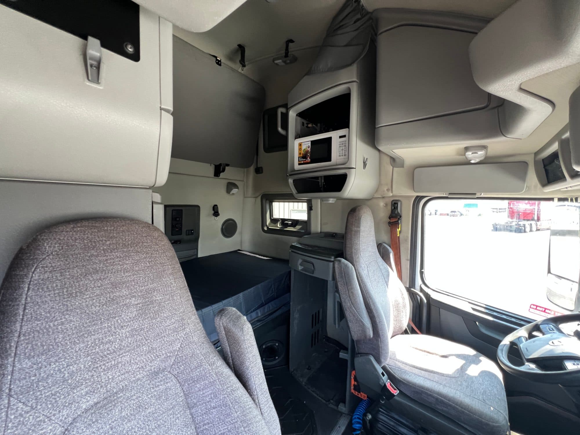 2020 Volvo VNL760
