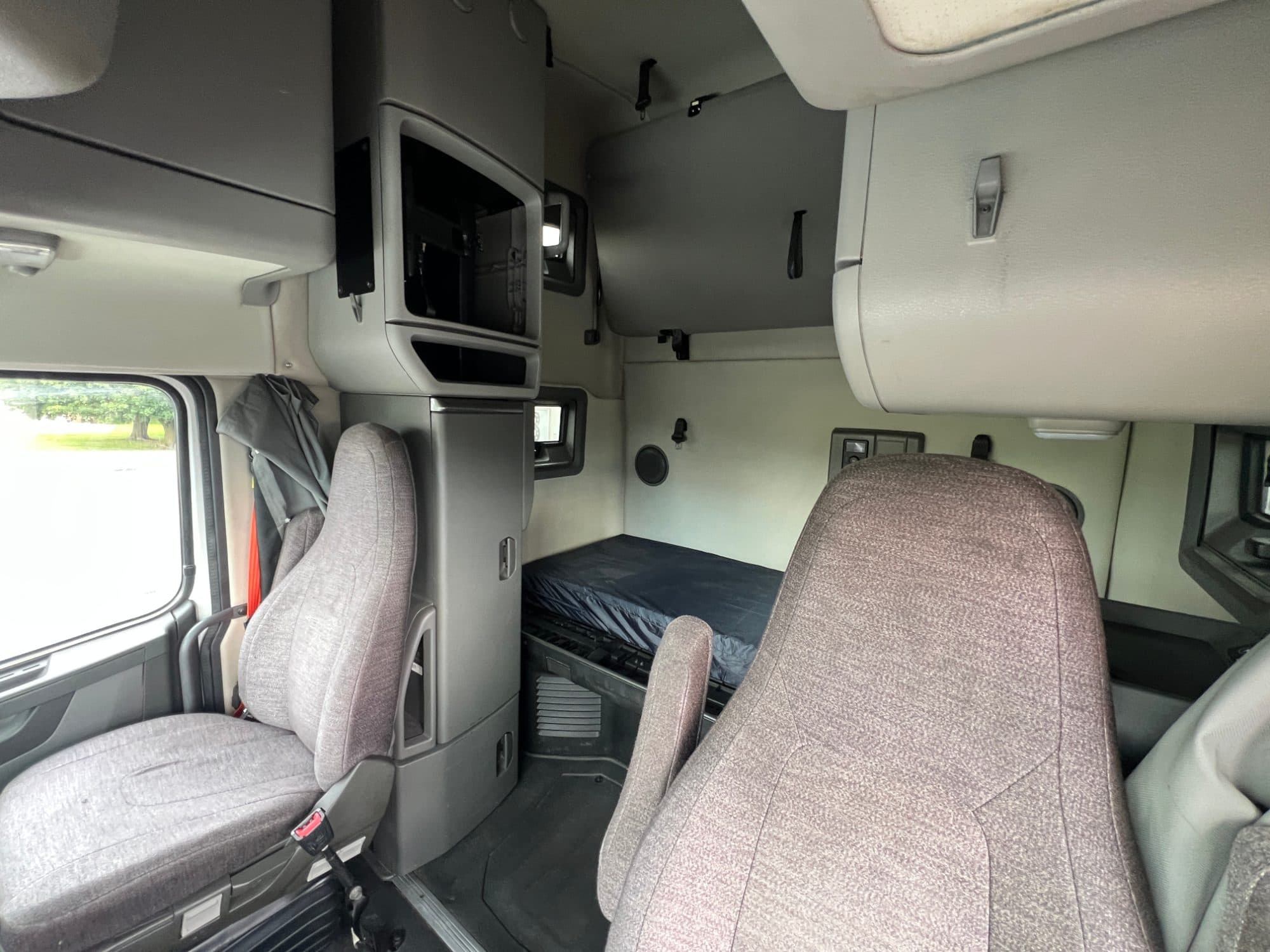 2020 Volvo VNL760