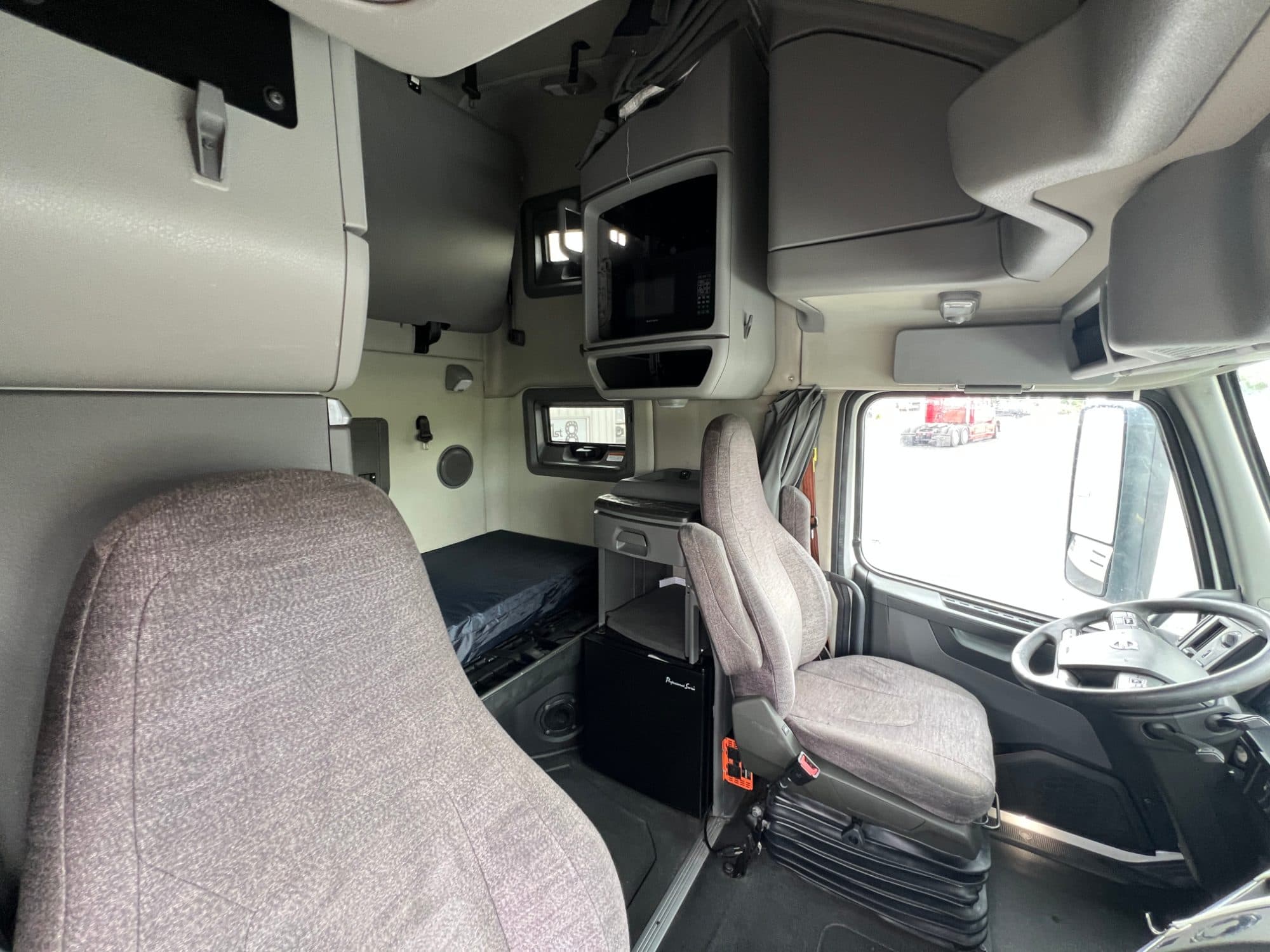 2020 Volvo VNL760