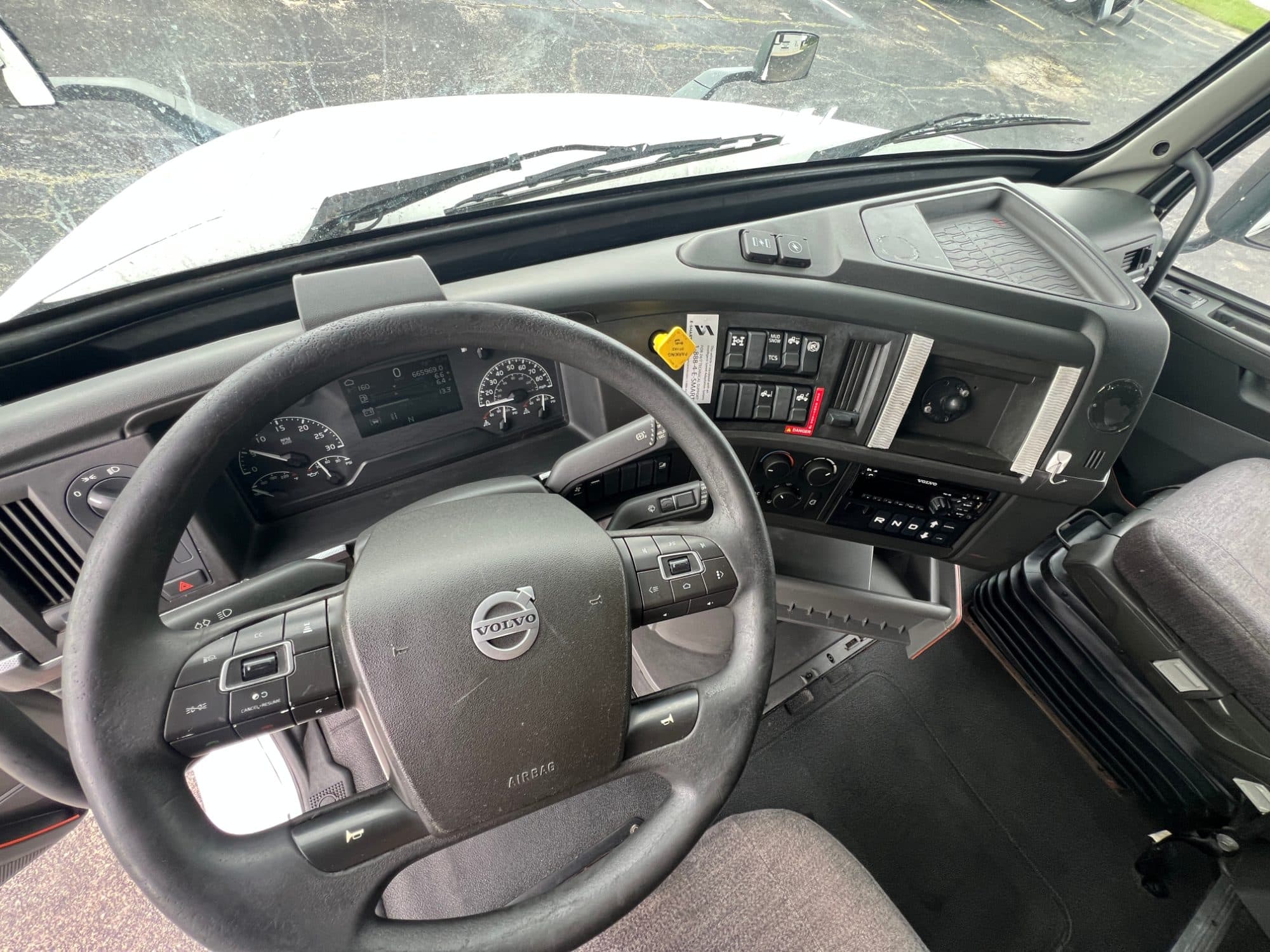 2020 Volvo VNL760