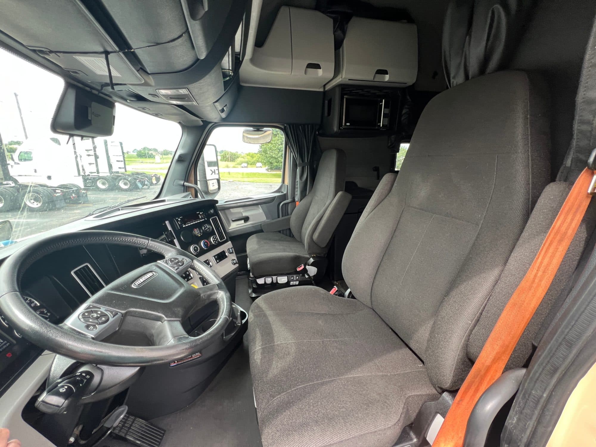 2023 Freightliner Cascadia 126