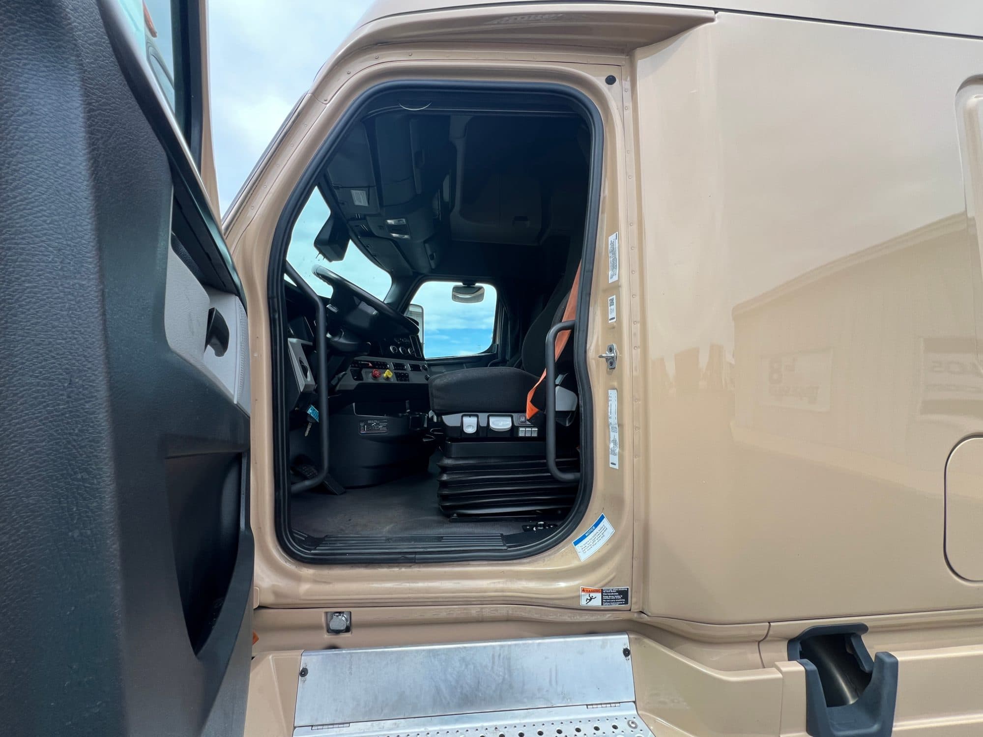 2023 Freightliner Cascadia 126