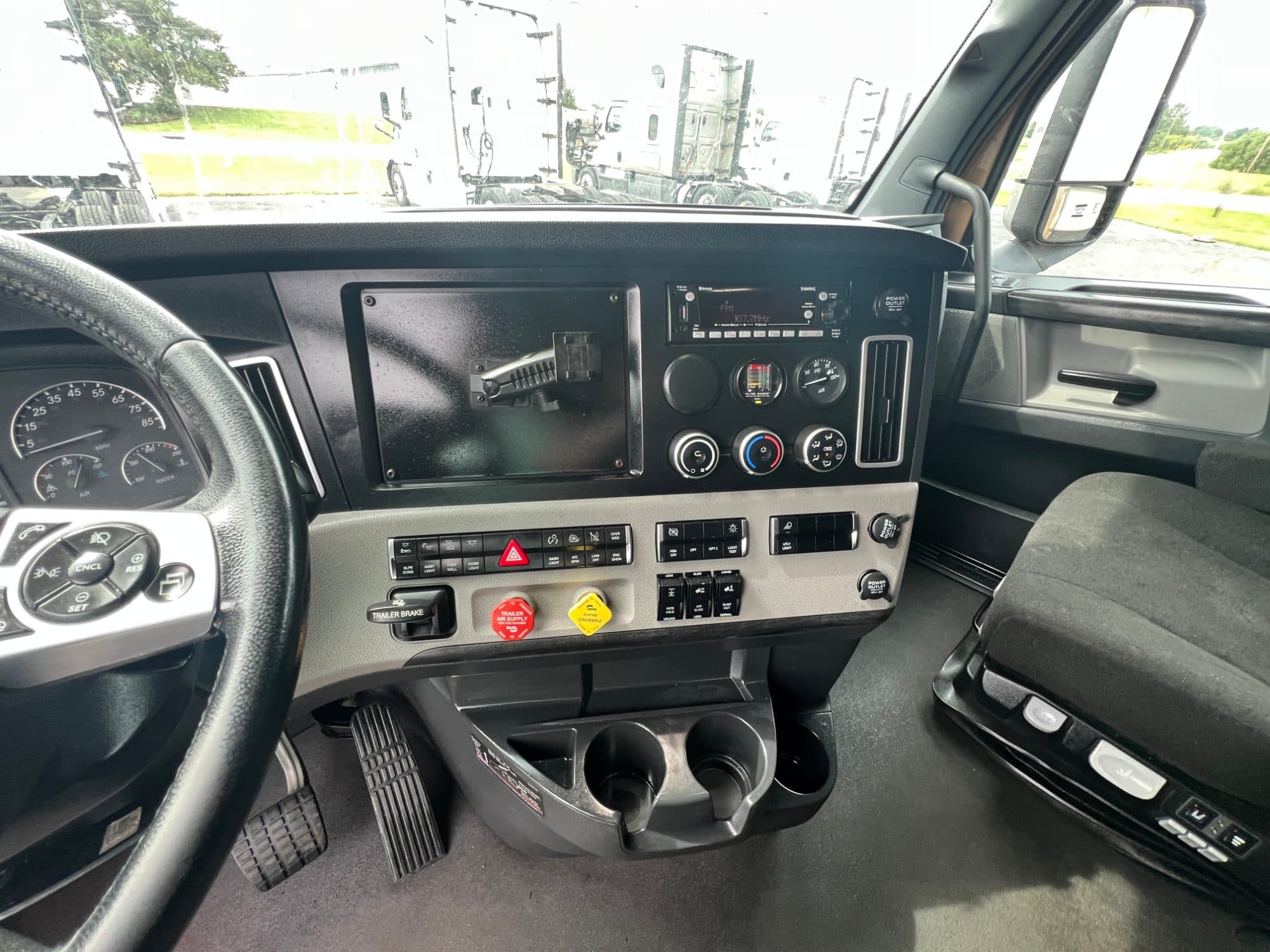 2023 Freightliner Cascadia 126