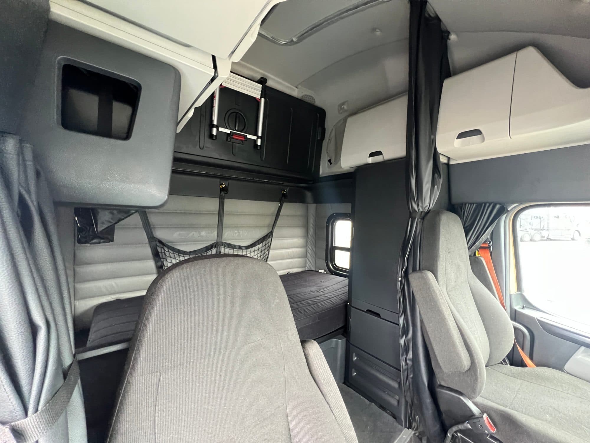 2023 Freightliner Cascadia 126