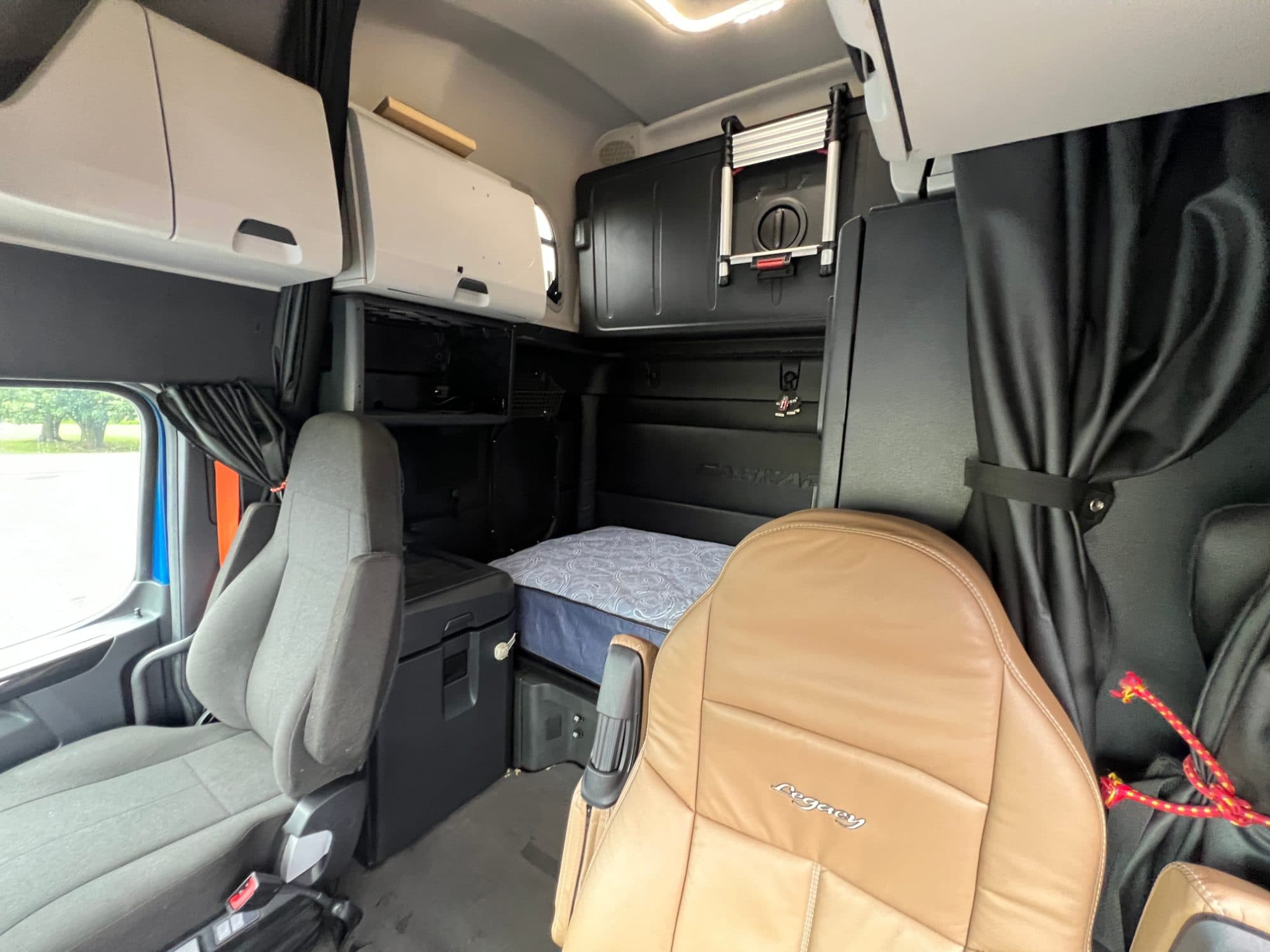 2023 Freightliner Cascadia 126