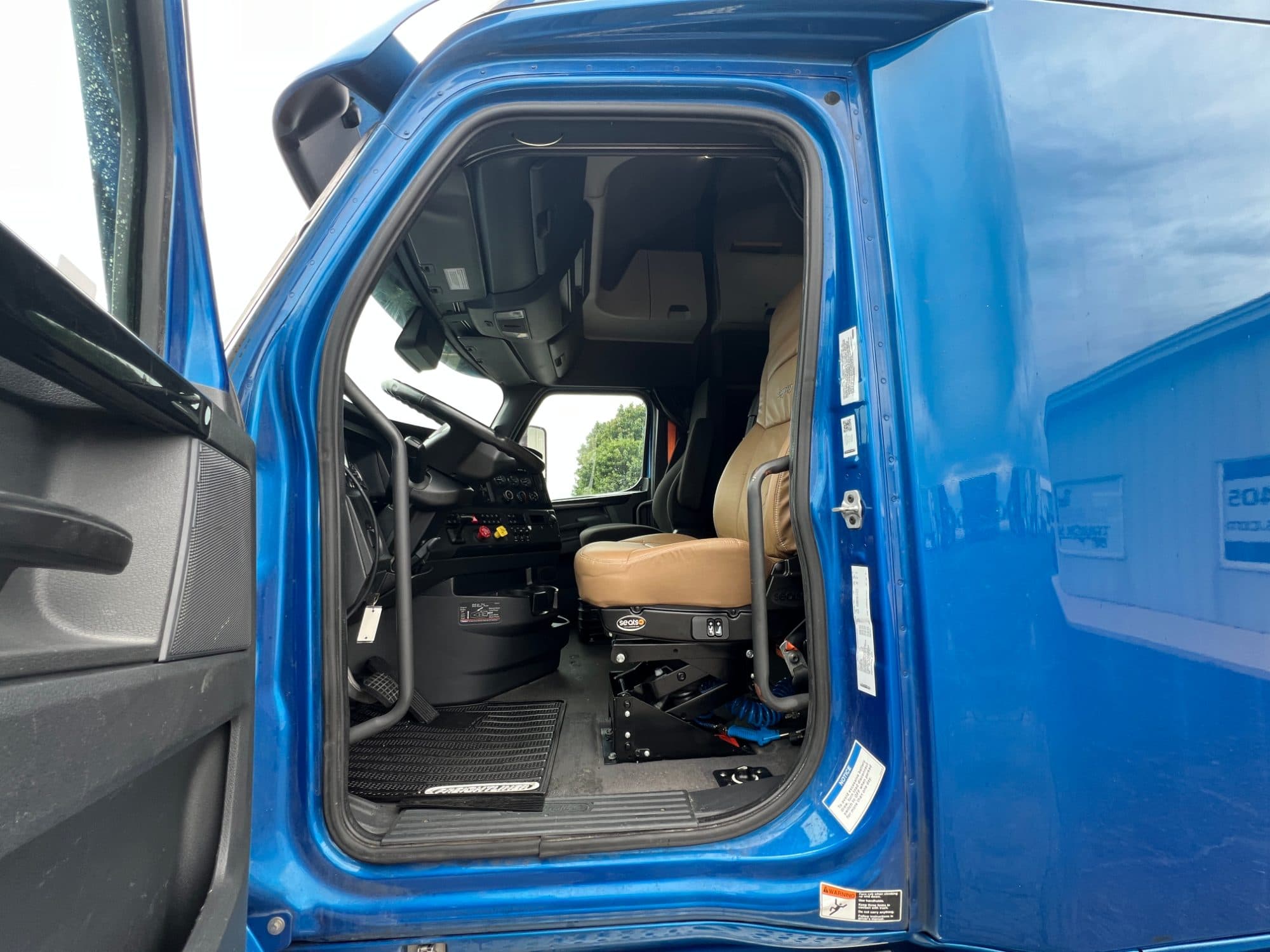 2023 Freightliner Cascadia 126