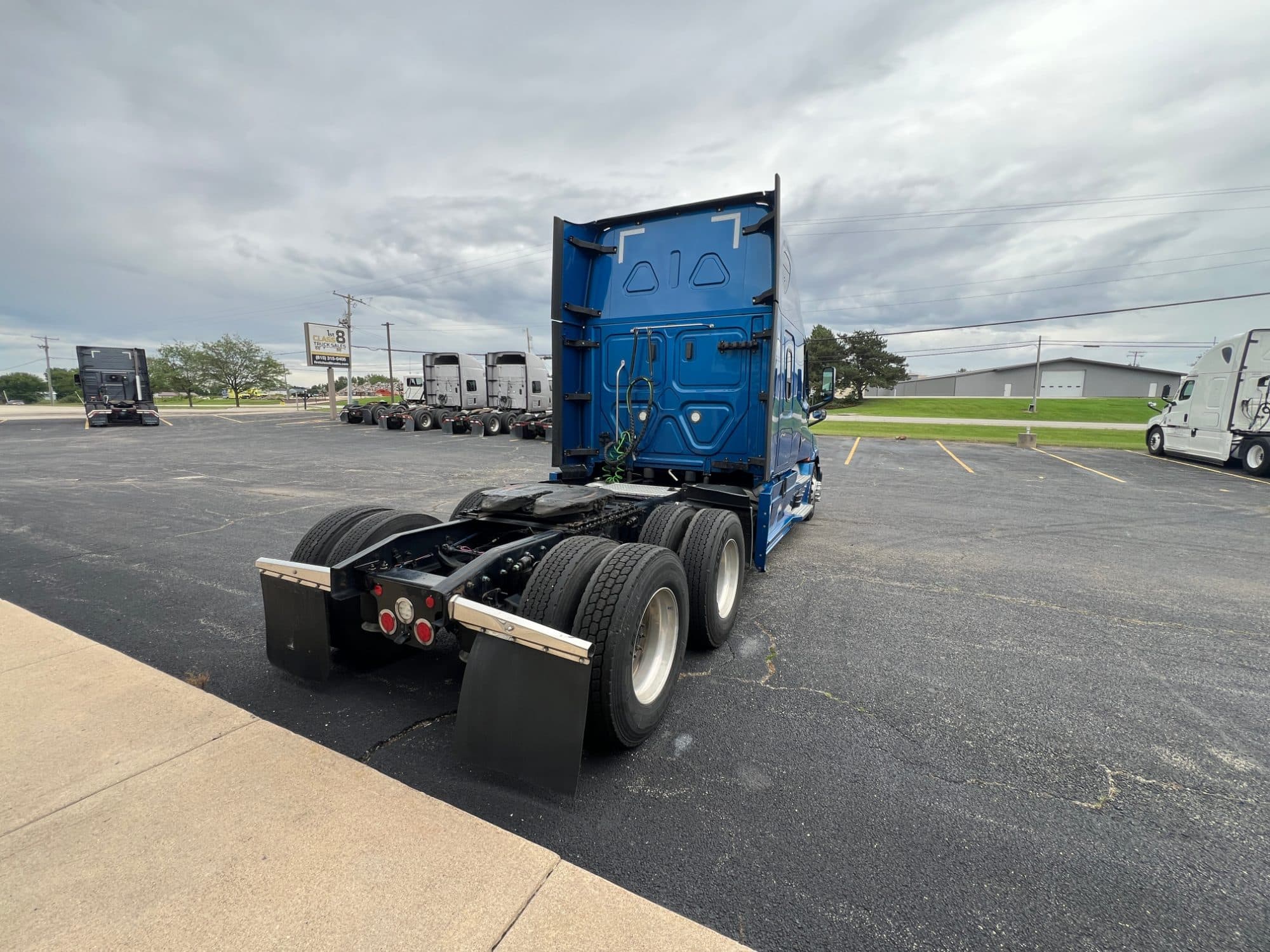 2023 Freightliner Cascadia 126