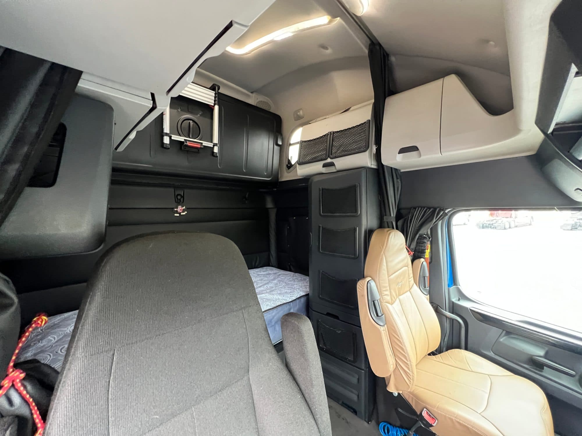 2023 Freightliner Cascadia 126