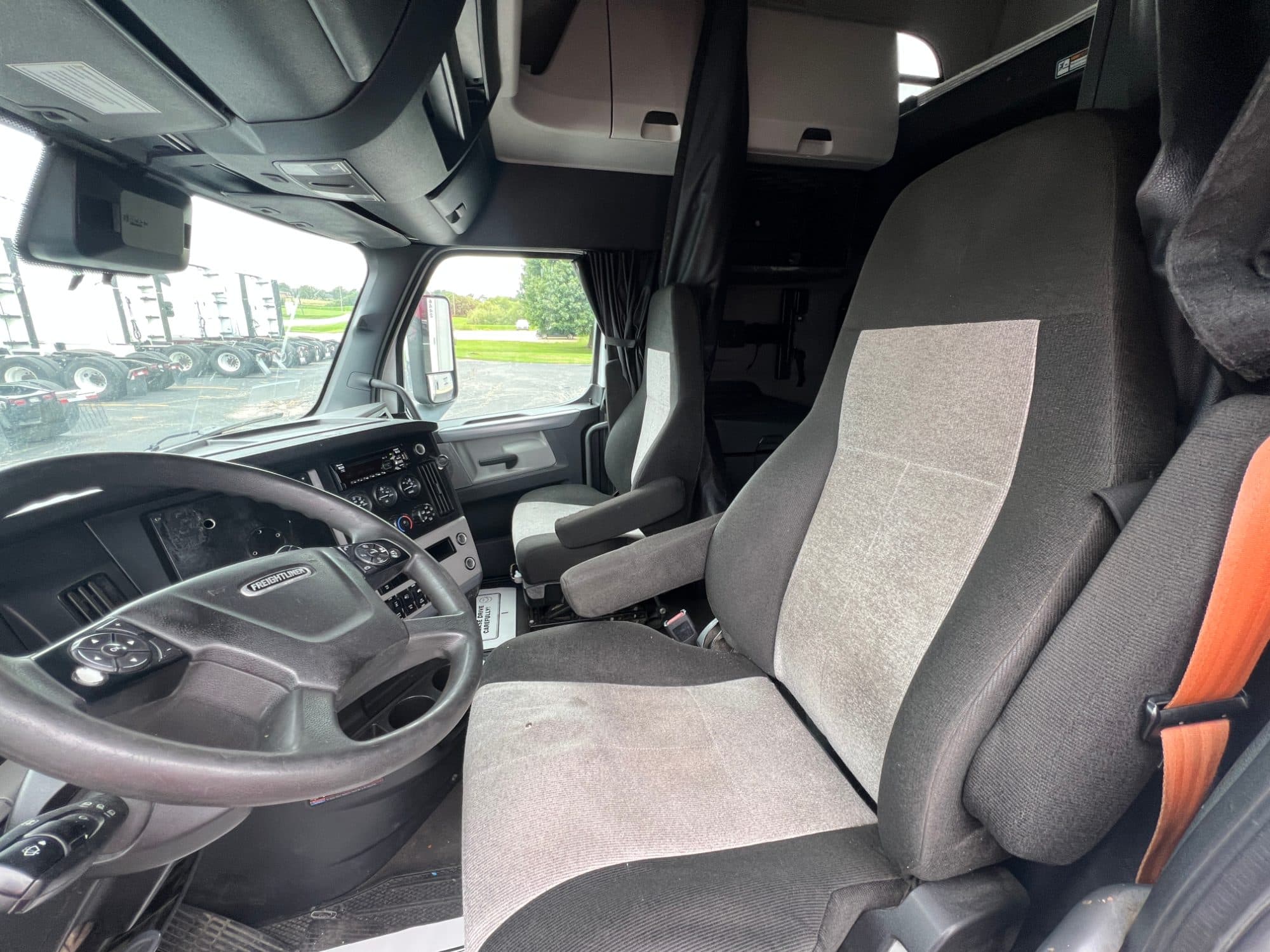 2020 Freightliner Cascadia 126
