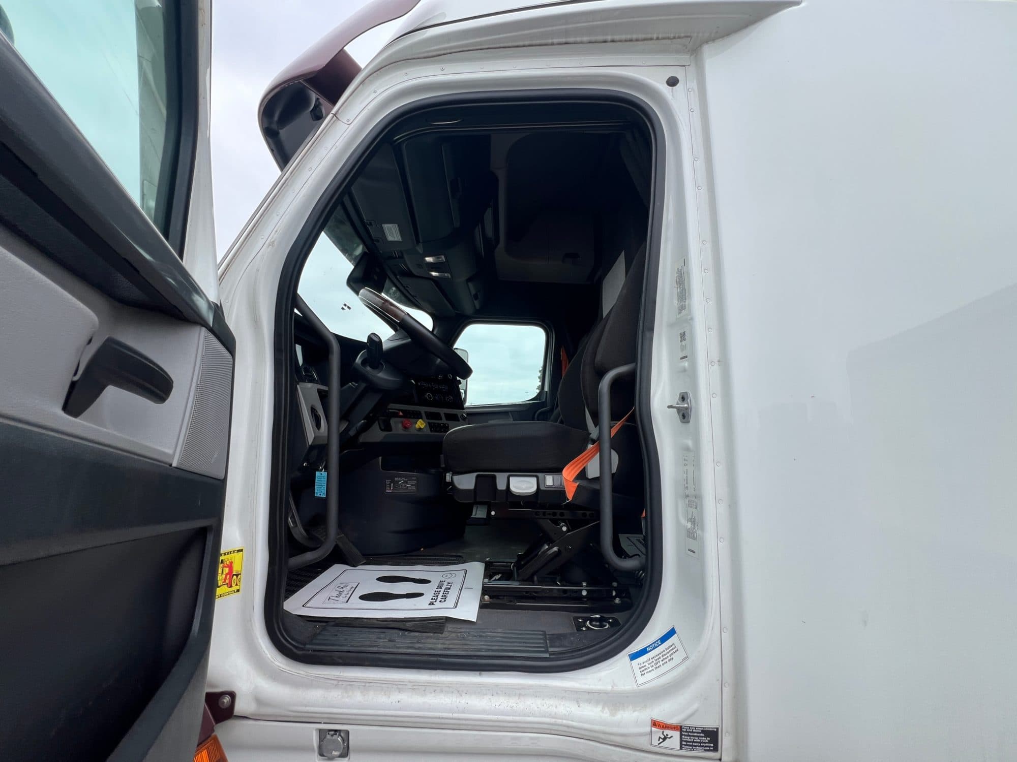 2020 Freightliner Cascadia 126