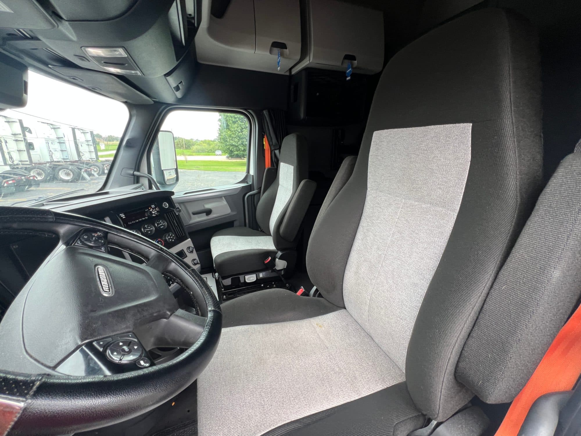 2020 Freightliner Cascadia 126