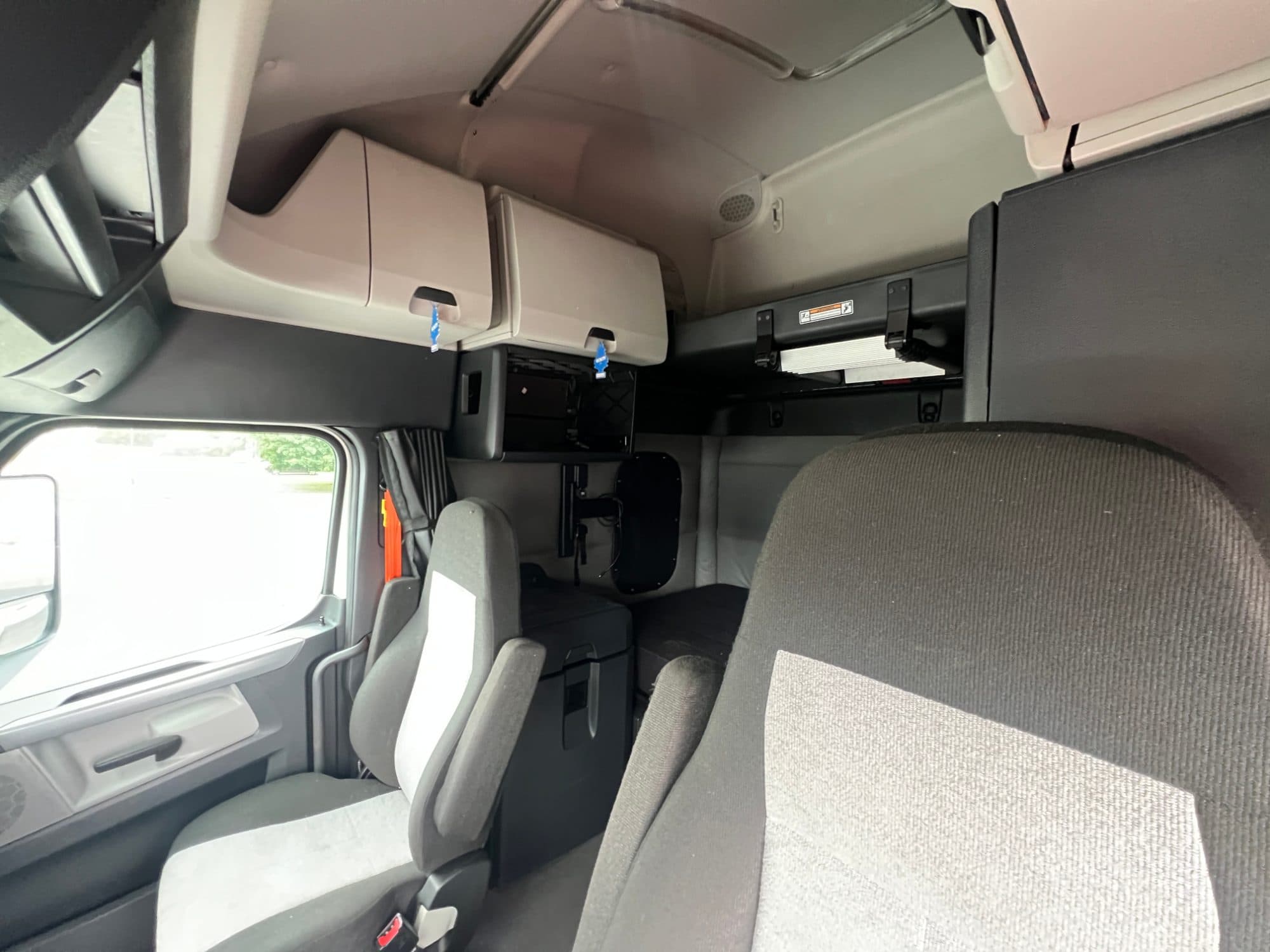 2020 Freightliner Cascadia 126